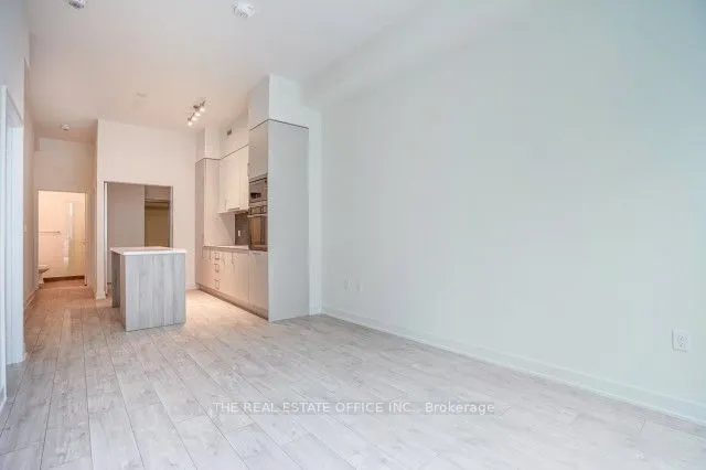 27 Bathurst Street, #815W