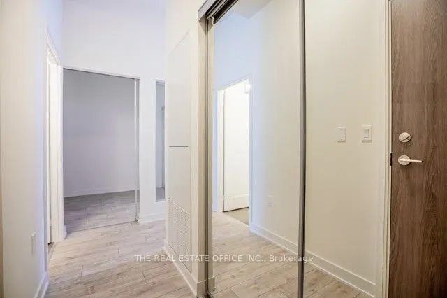 27 Bathurst Street, #815W