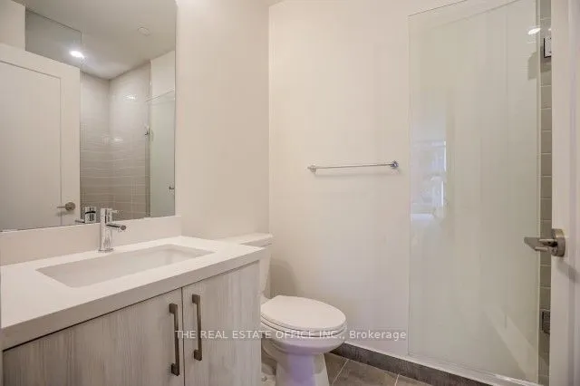 27 Bathurst Street, #815W
