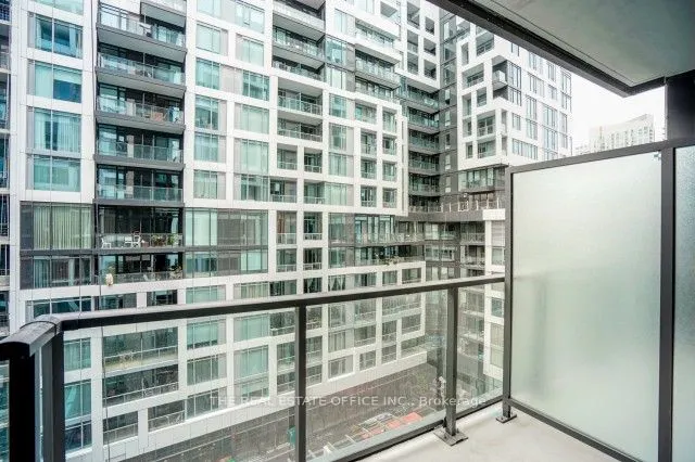 27 Bathurst Street, #815W