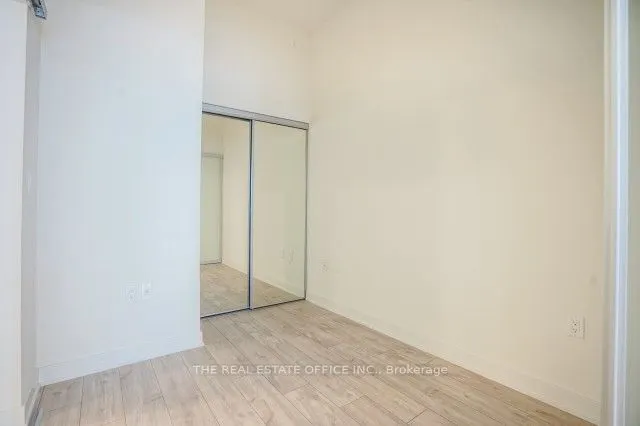 27 Bathurst Street, #815W