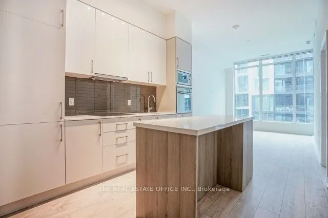 27 Bathurst Street, #815W