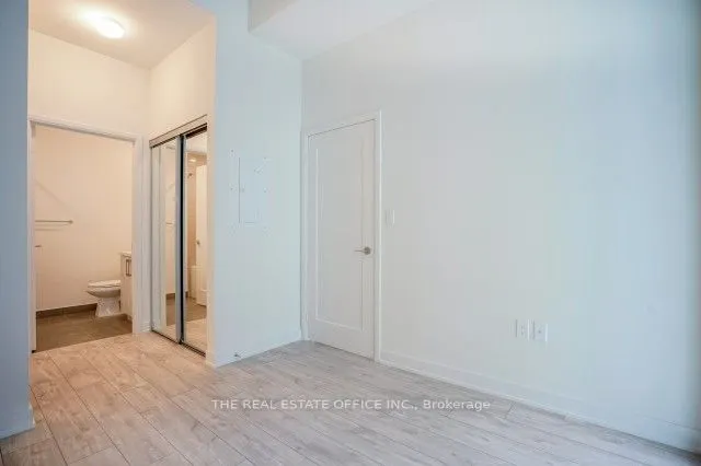 27 Bathurst Street, #815W