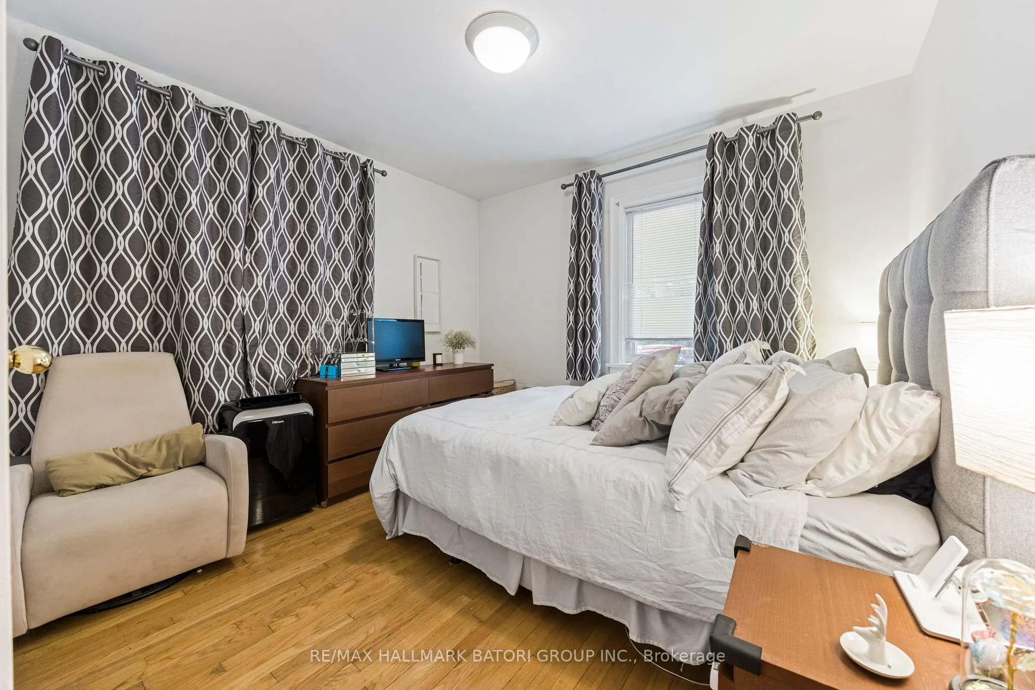 70 Burnaby Boulevard, #Main
