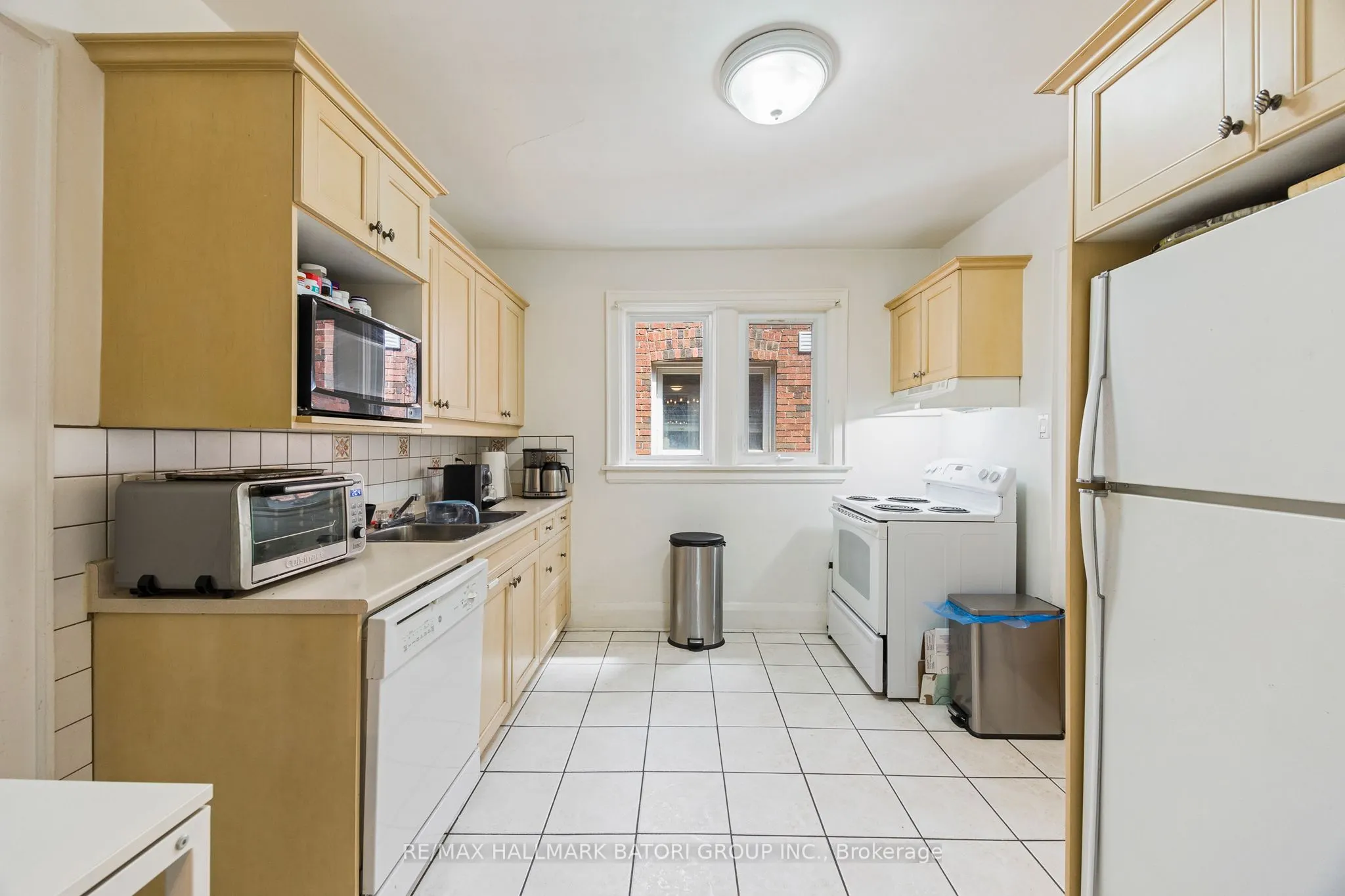 70 Burnaby Boulevard, #Main