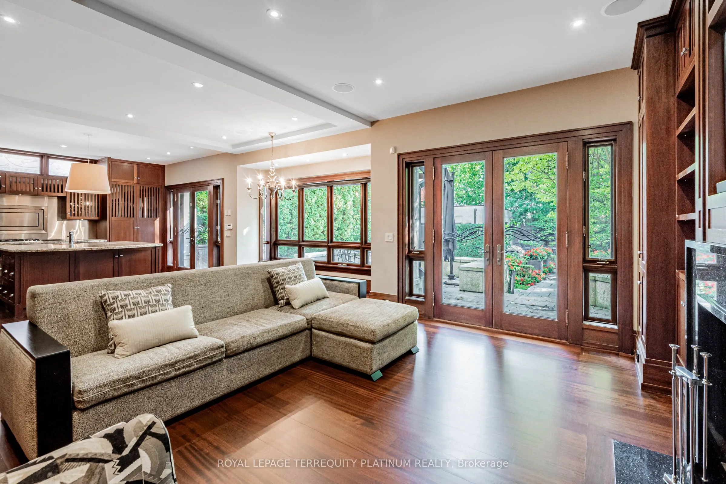 177 Roxborough Drive
