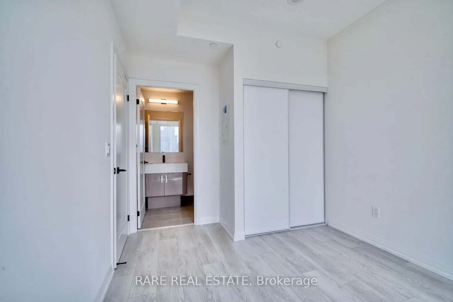 280 Dundas Street W, #2409