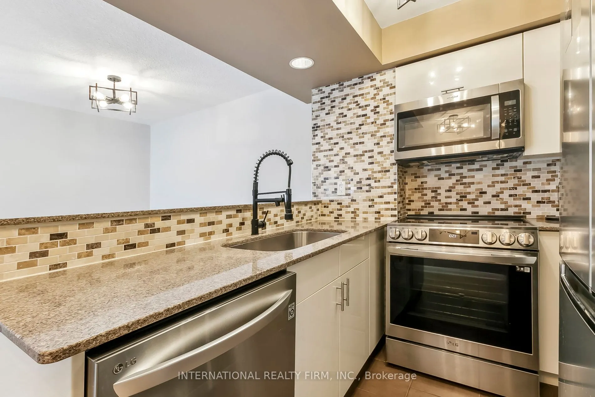 801 king Street, #628