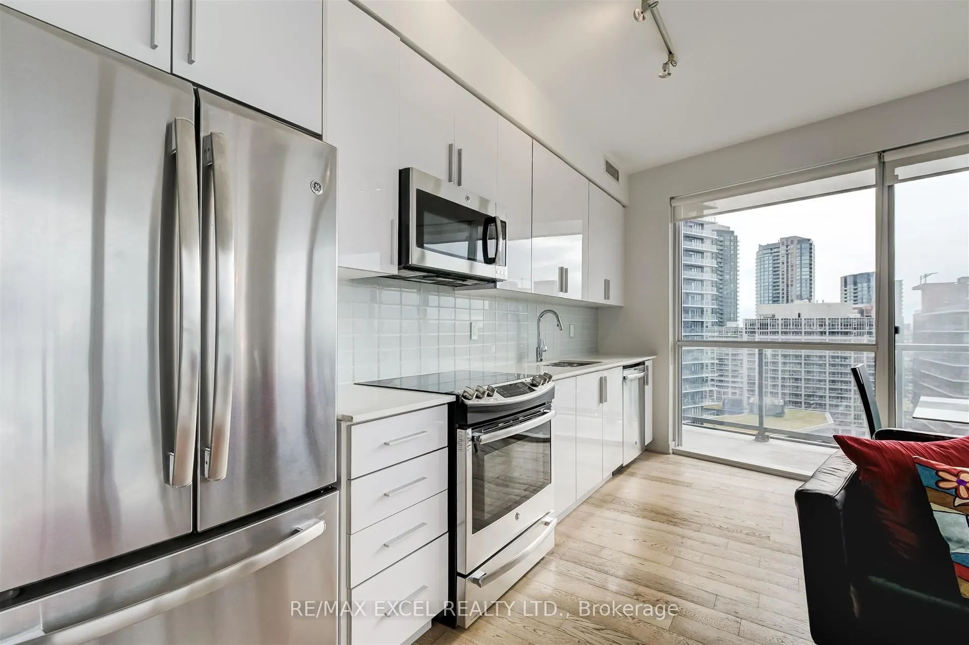 20 Bruyeres Mews, #1703