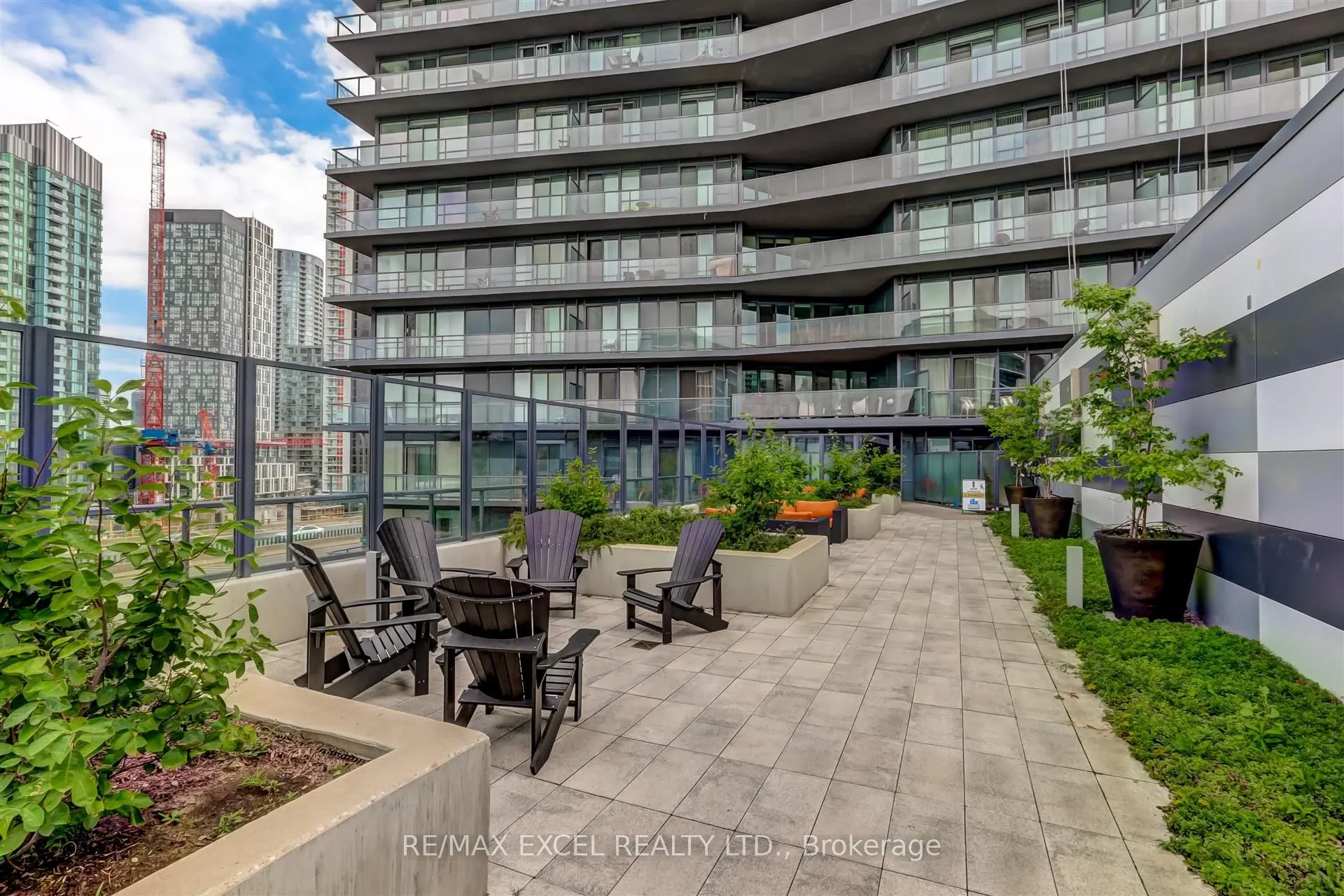 20 Bruyeres Mews, #1703