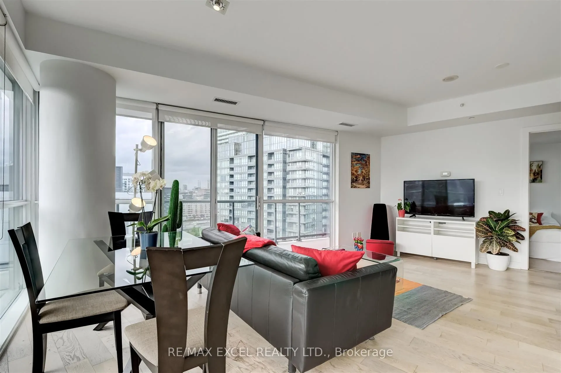 20 Bruyeres Mews, #1703