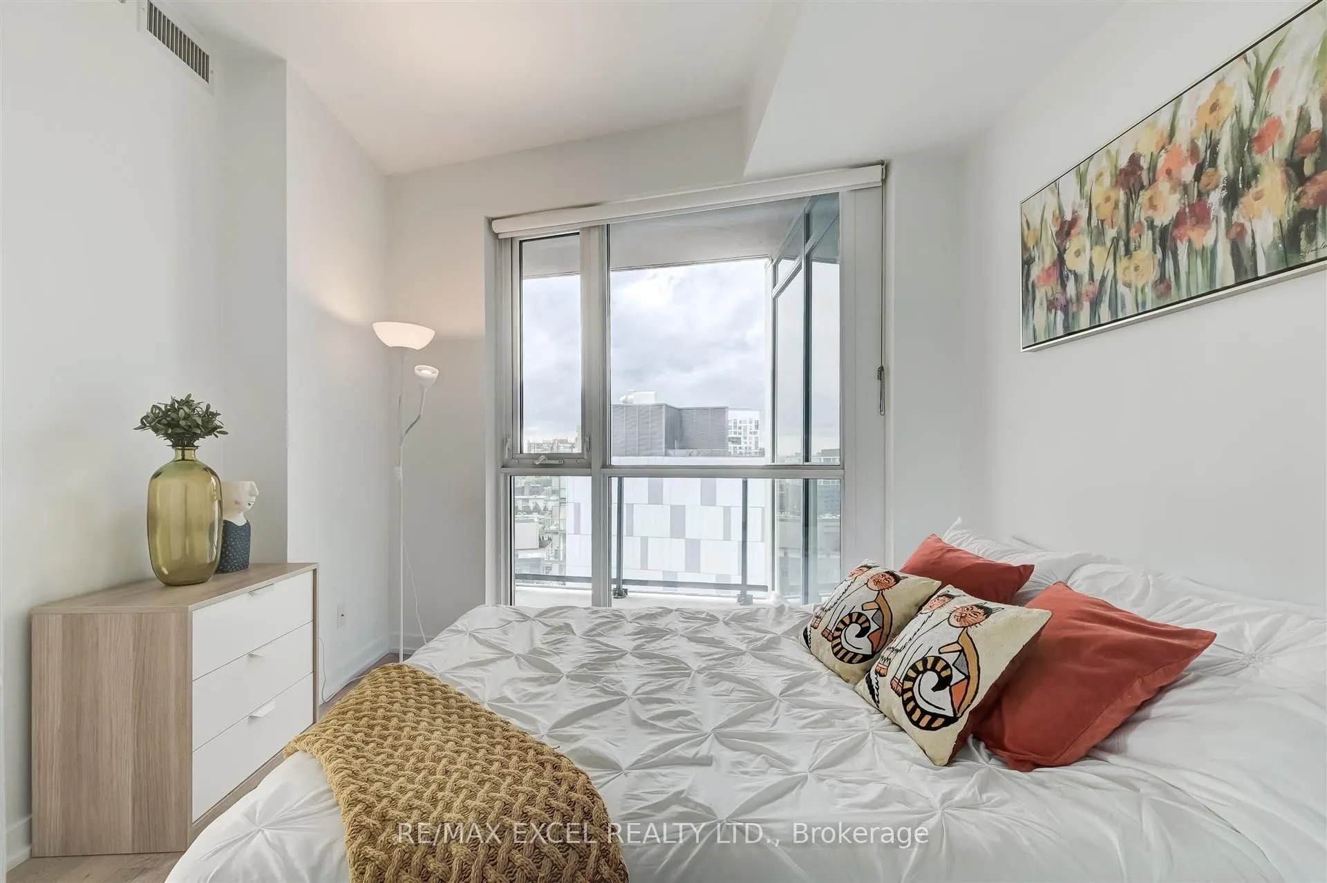 20 Bruyeres Mews, #1703