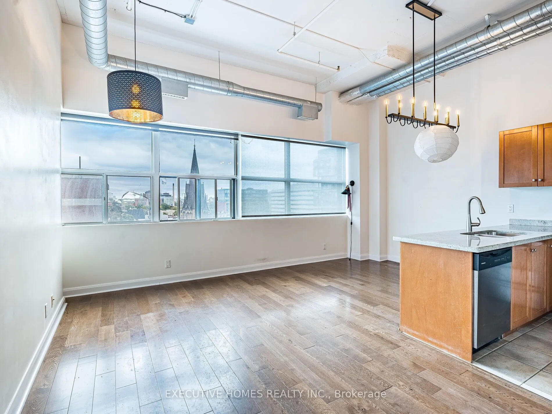 700 King Street W, #1004