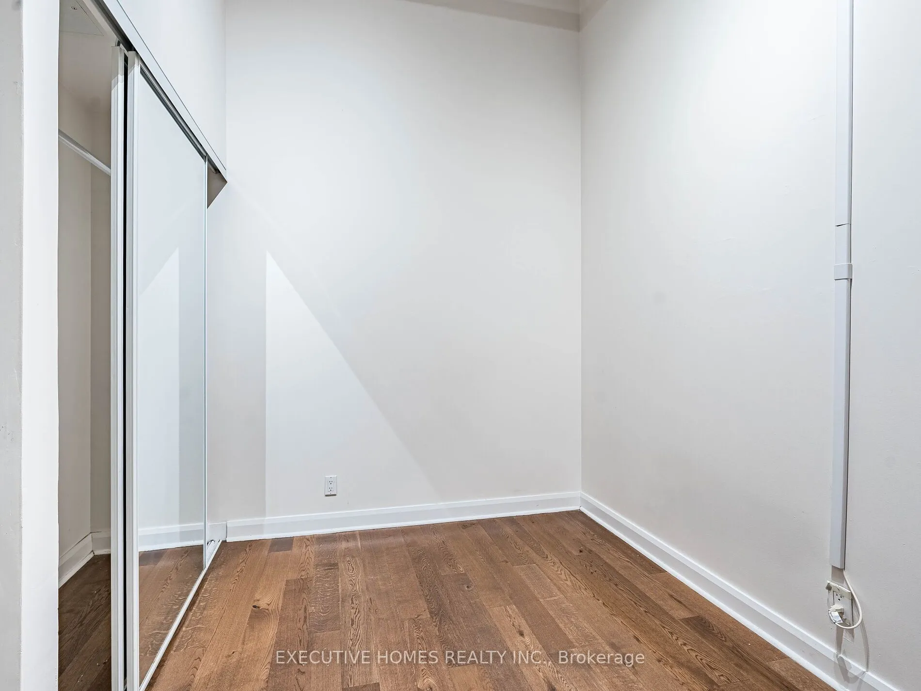 700 King Street W, #1004