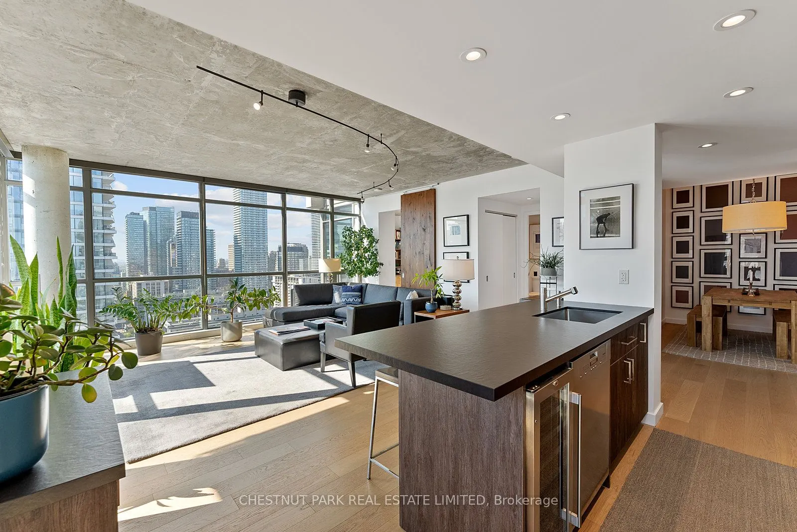 281 Mutual Street, #2502