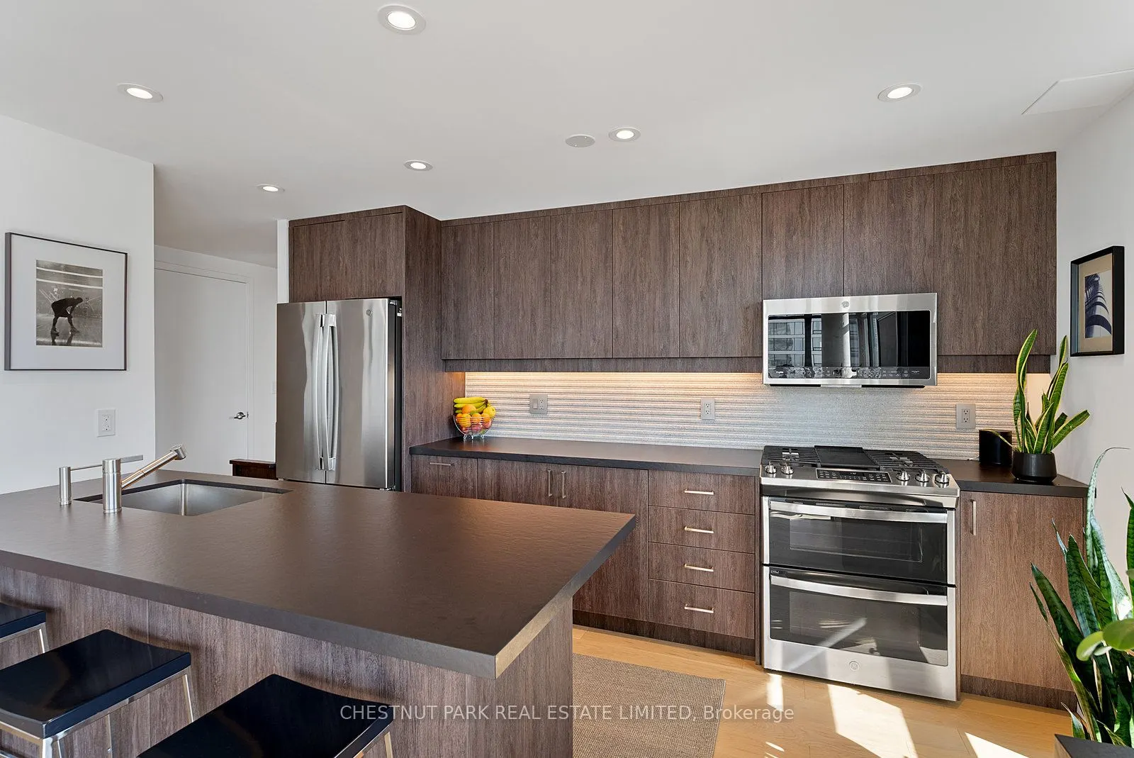 281 Mutual Street, #2502