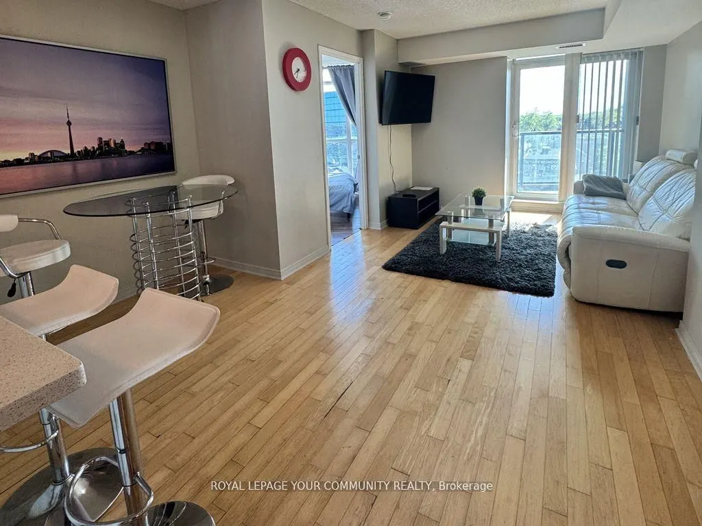 28 Harrison Garden Boulevard, #706