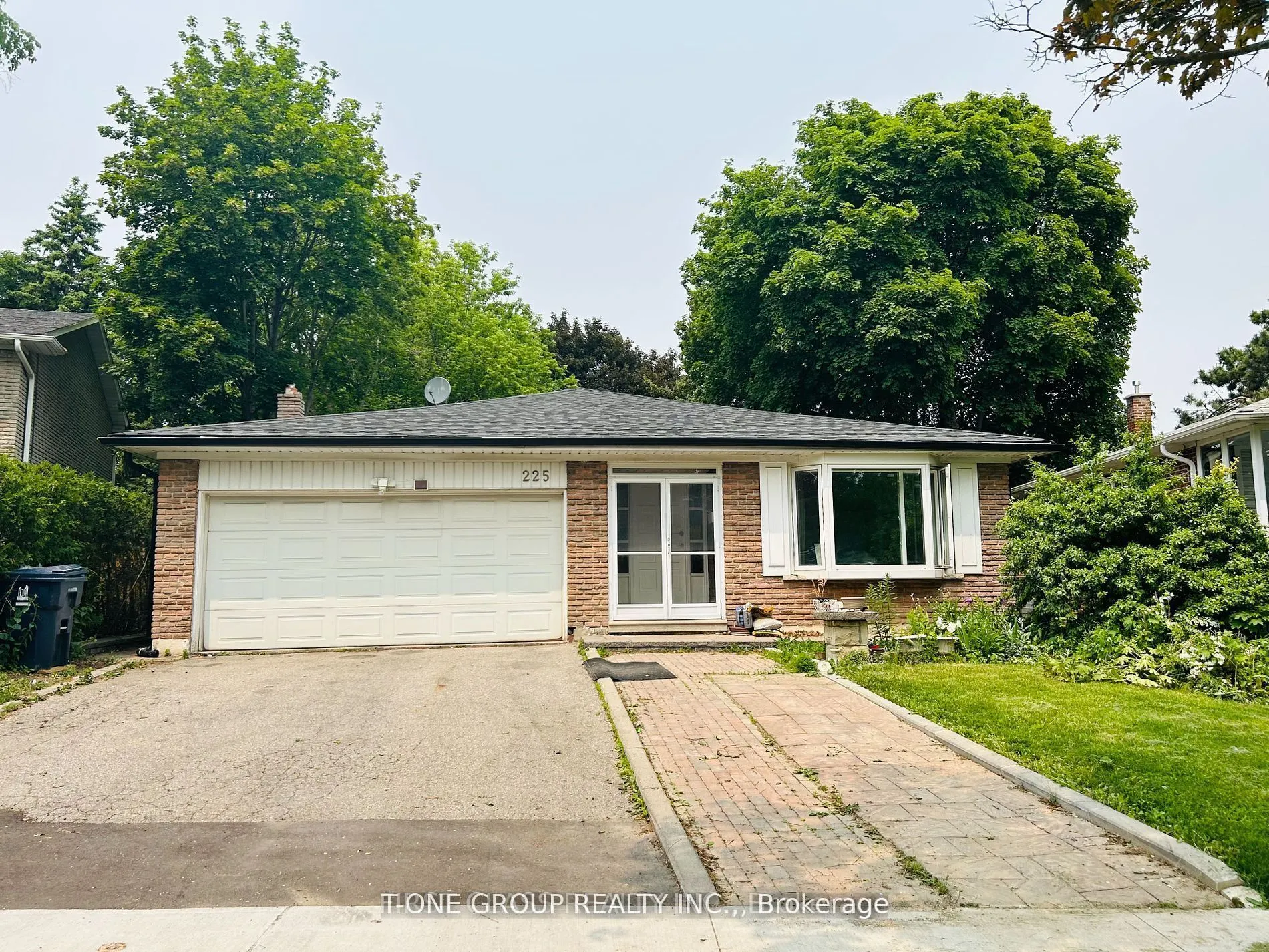 225 Kingslake Road, #main