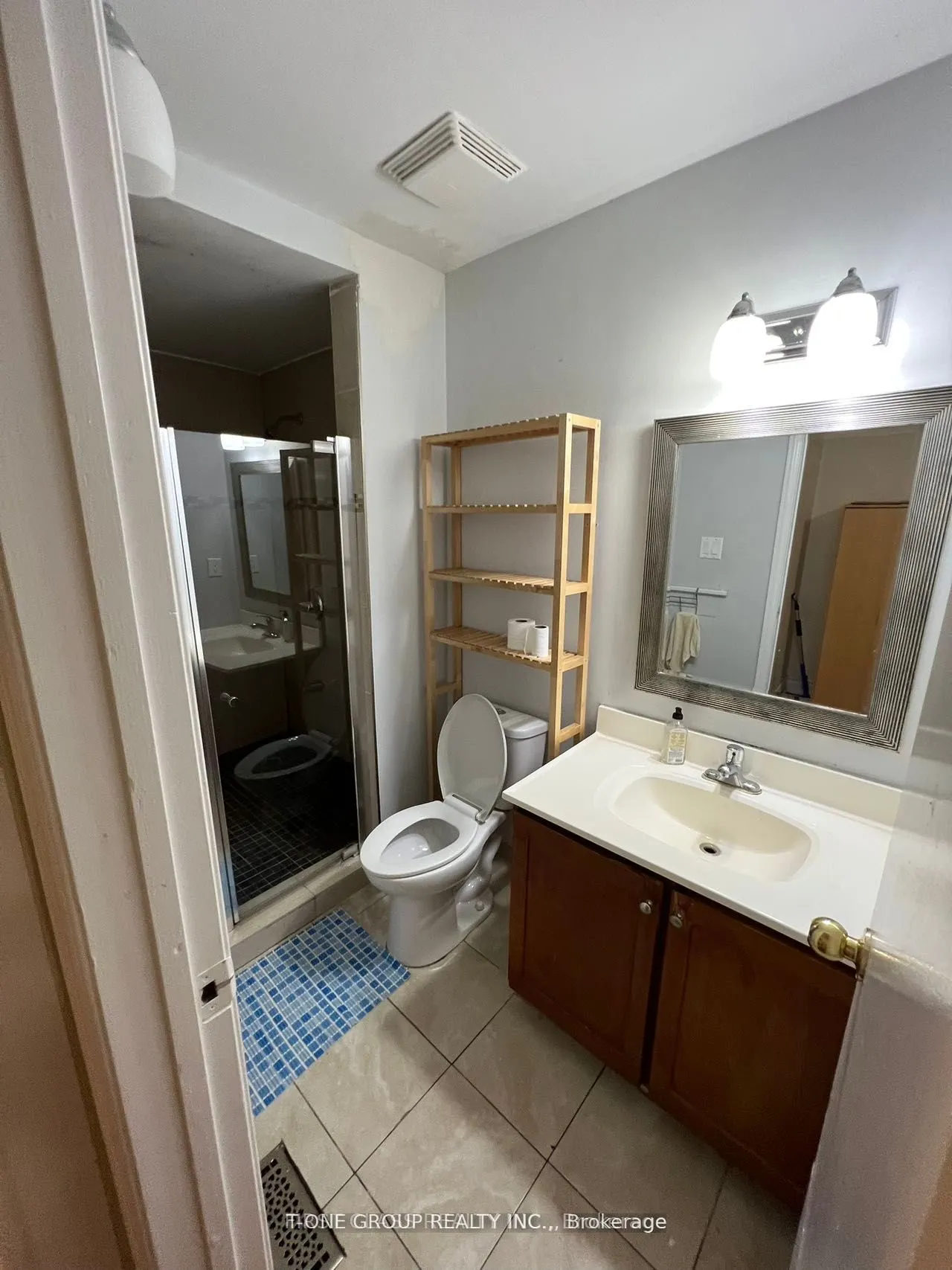 225 Kingslake Road, #main
