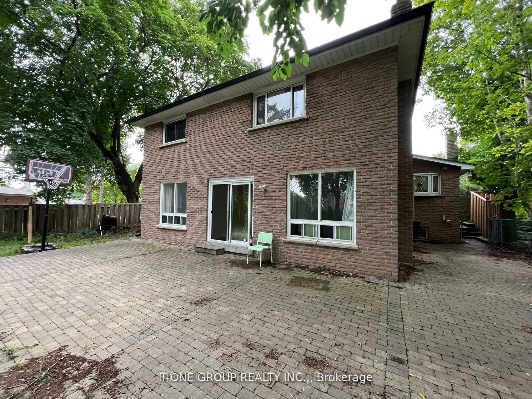 225 Kingslake Road, #main