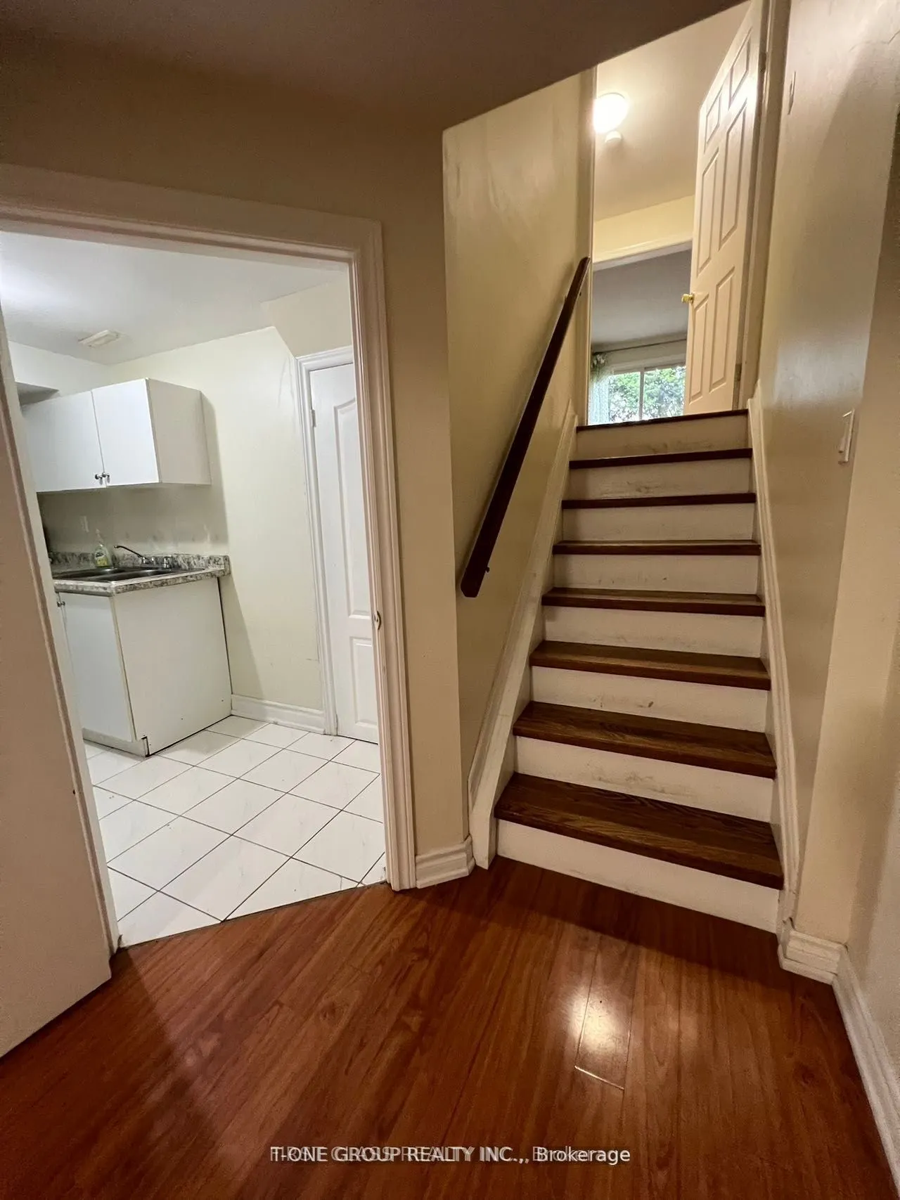 225 Kingslake Road, #main