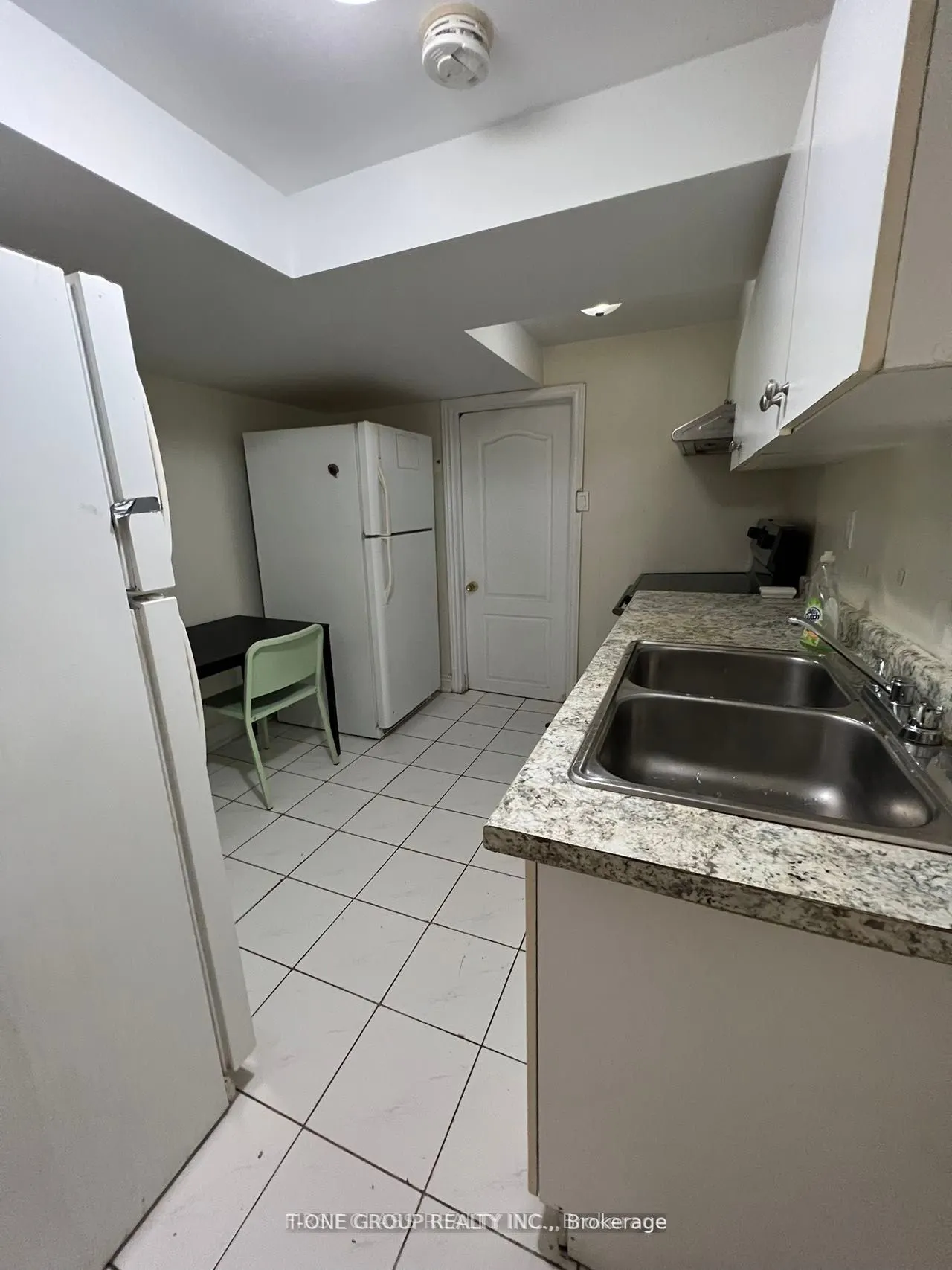 225 Kingslake Road, #main