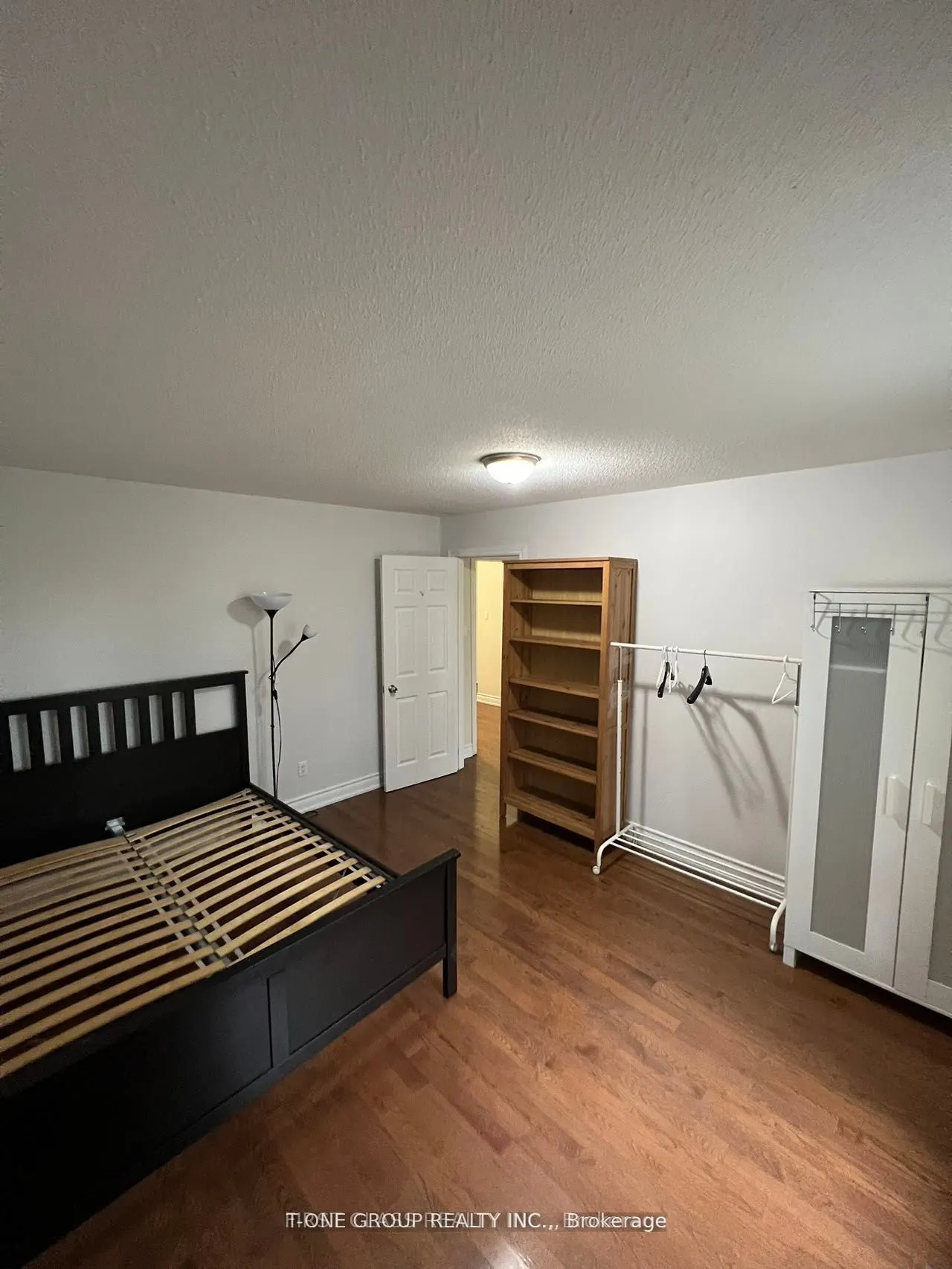 225 Kingslake Road, #main