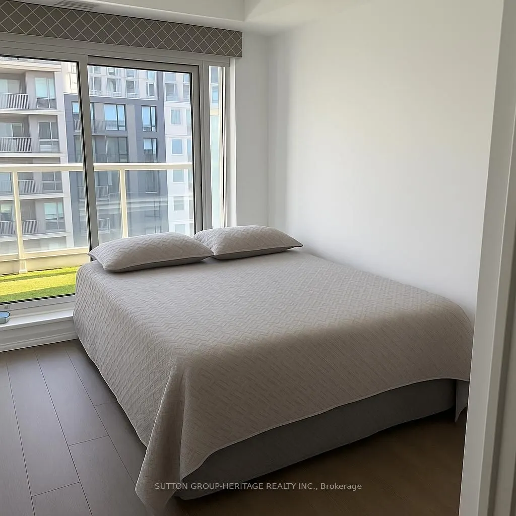 783 Bathurst Street, #814
