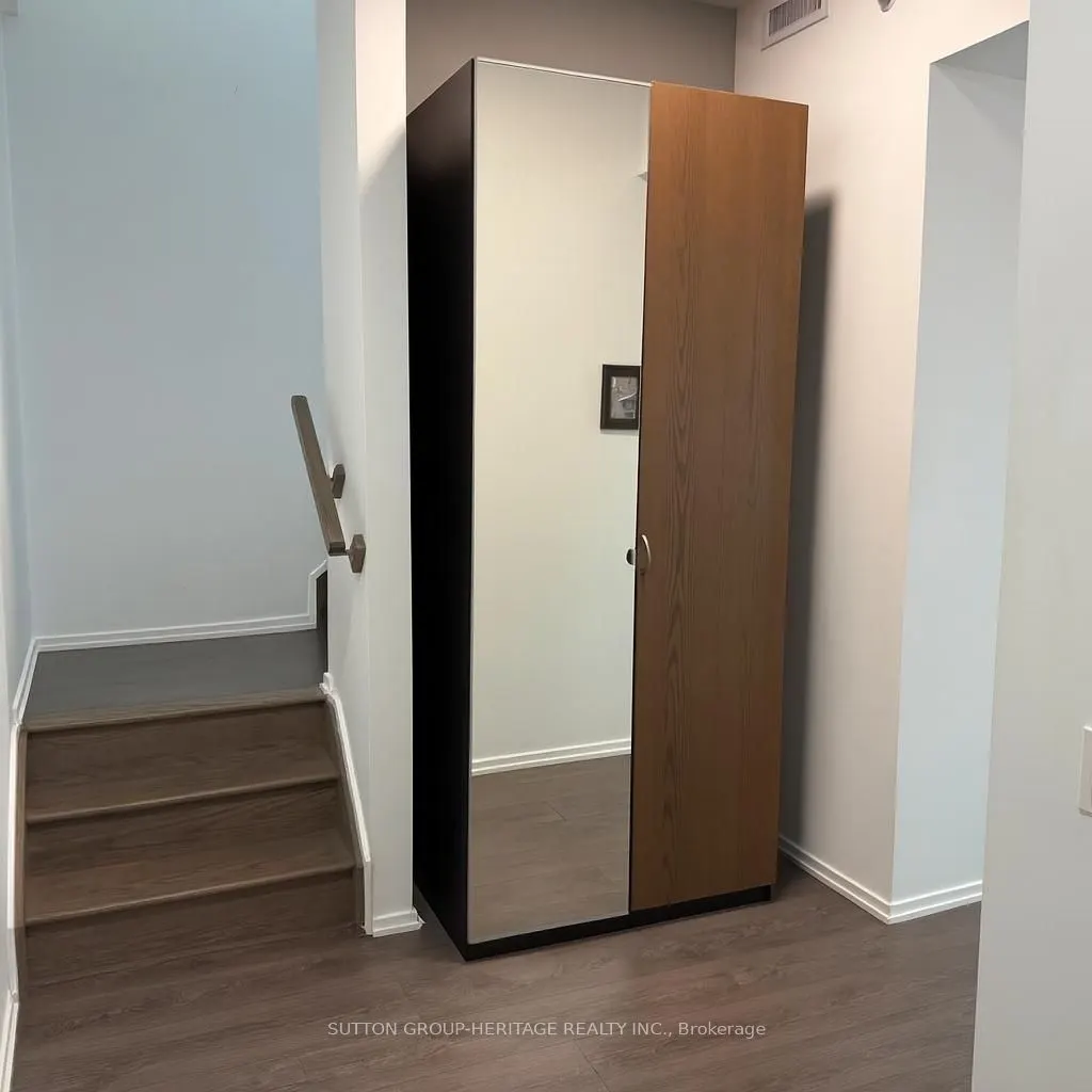 783 Bathurst Street, #814