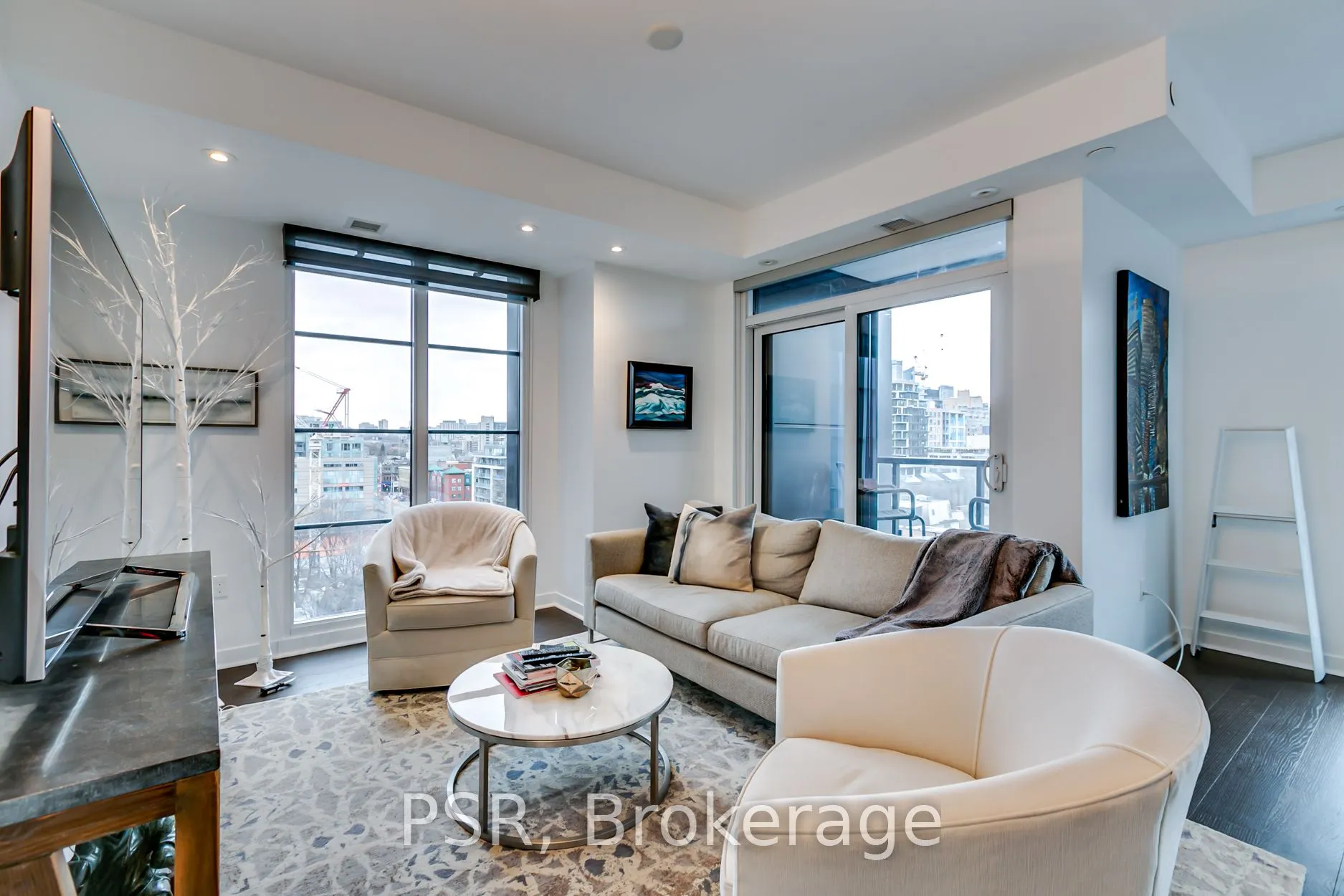 501 Adelaide Street W, #902