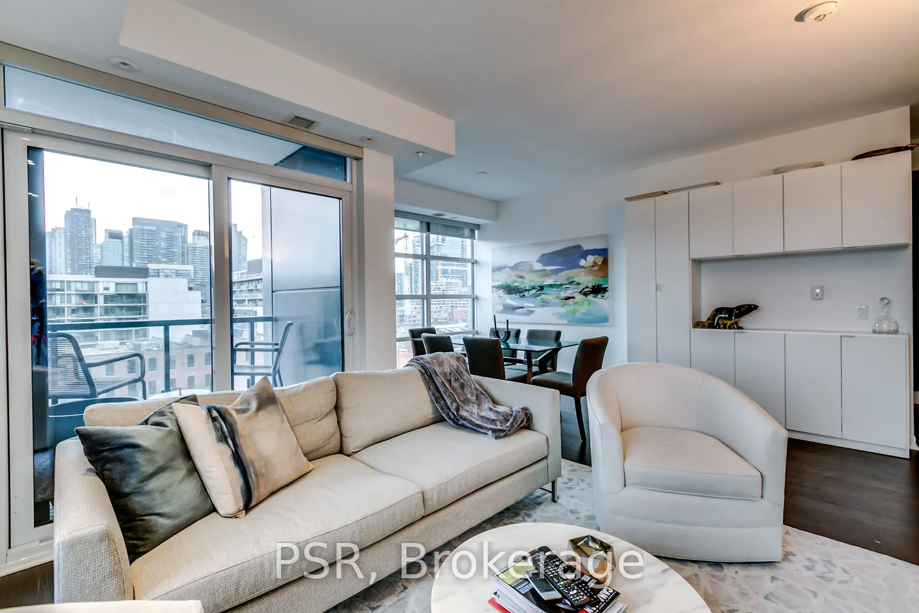 501 Adelaide Street W, #902