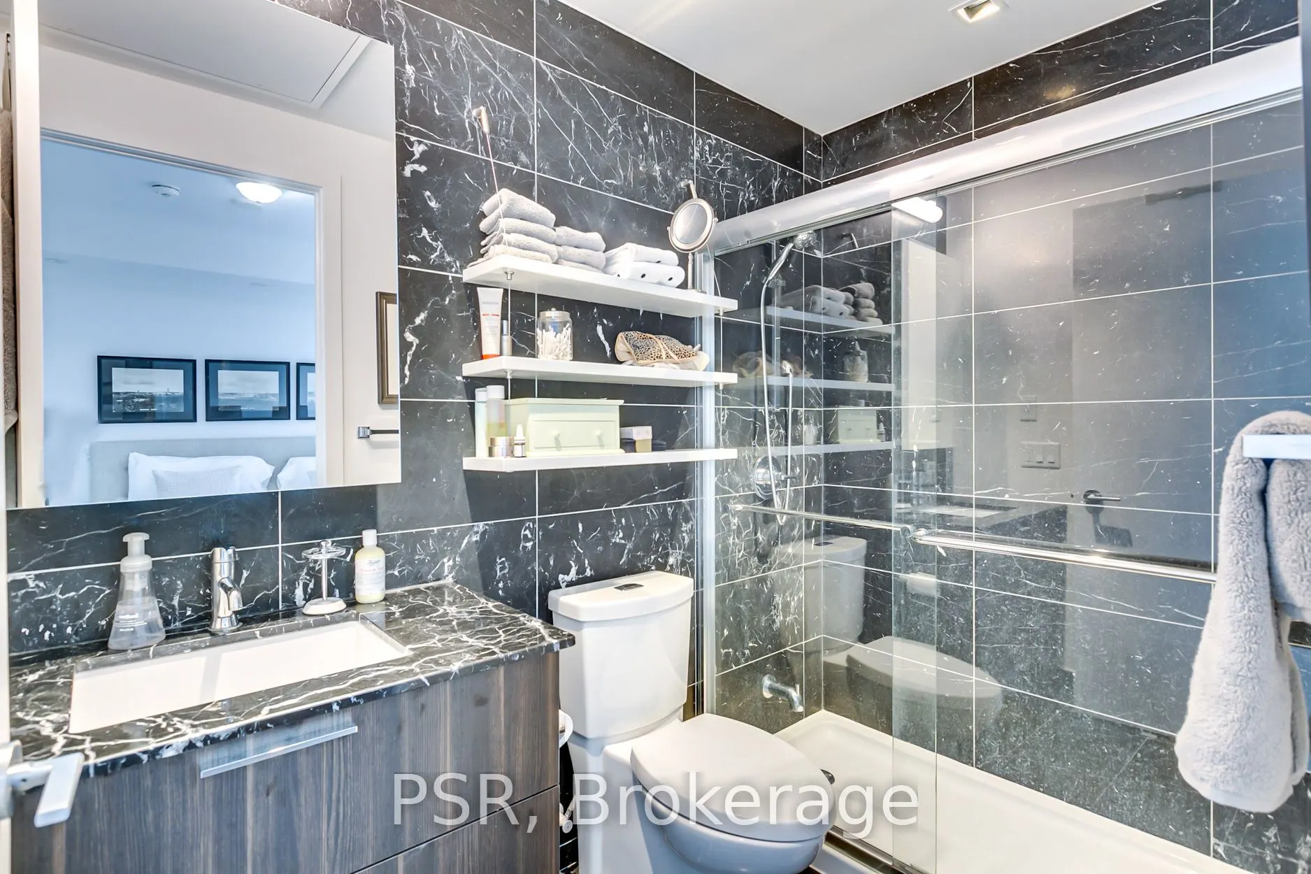 501 Adelaide Street W, #902