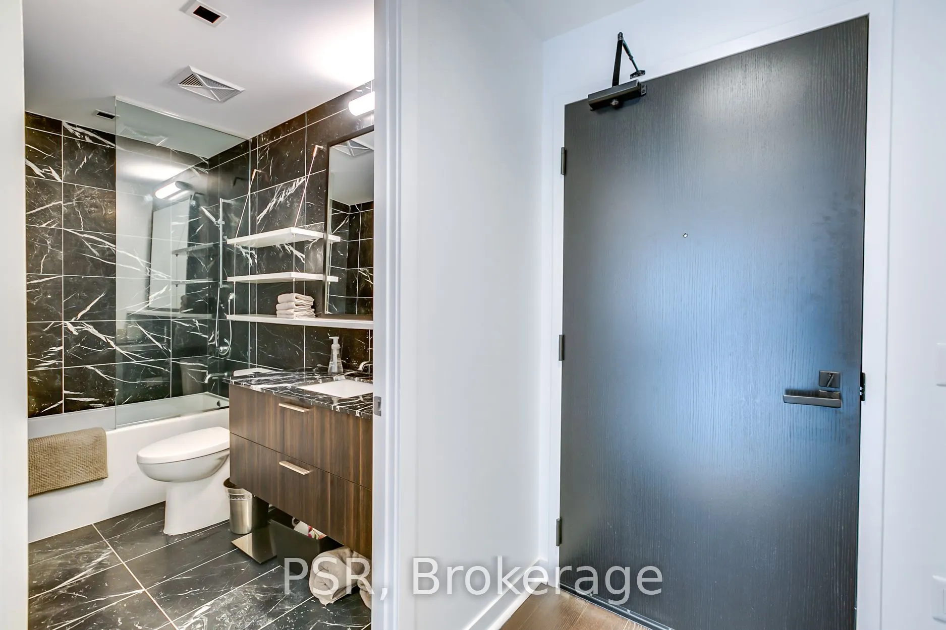 501 Adelaide Street W, #902