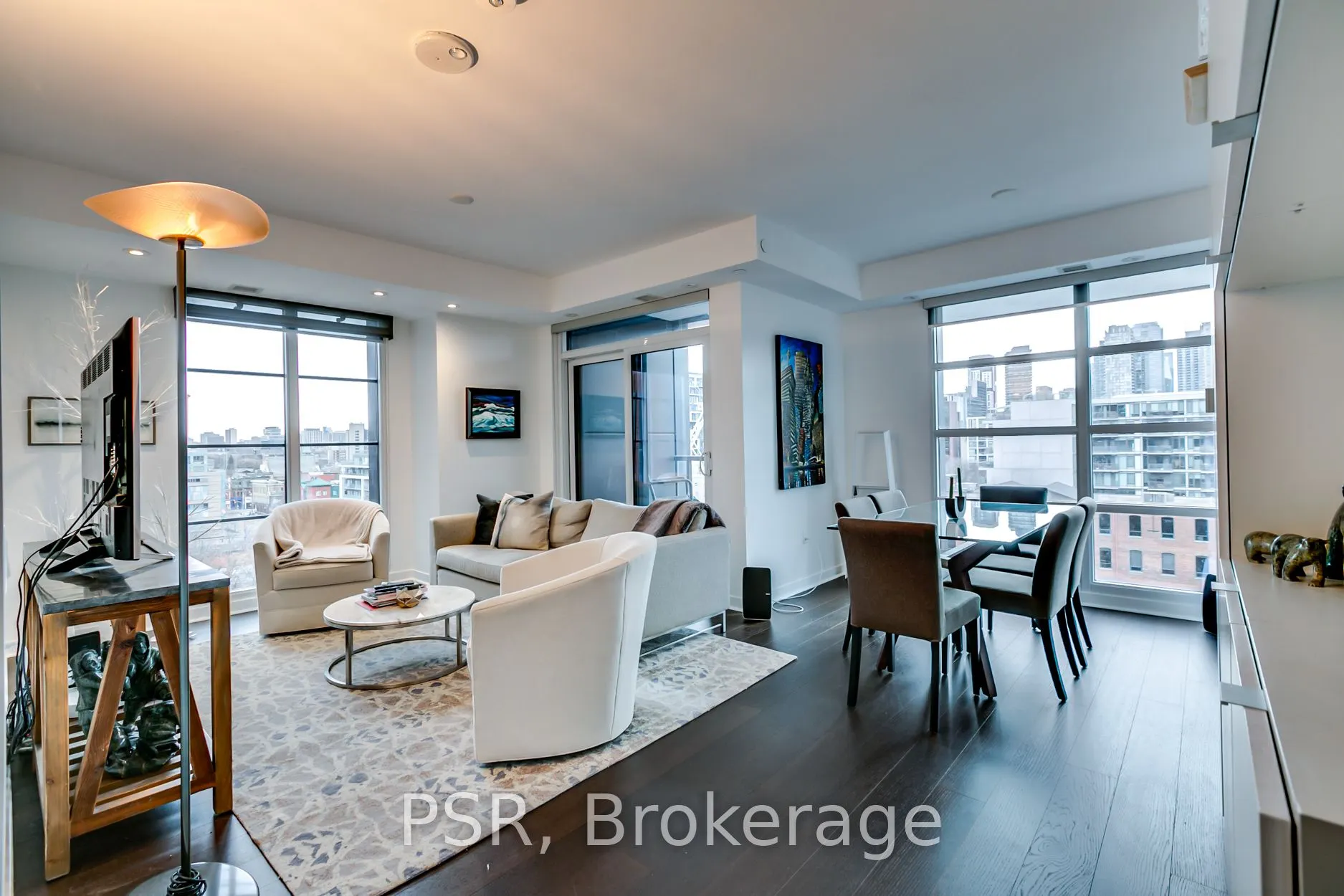 501 Adelaide Street W, #902