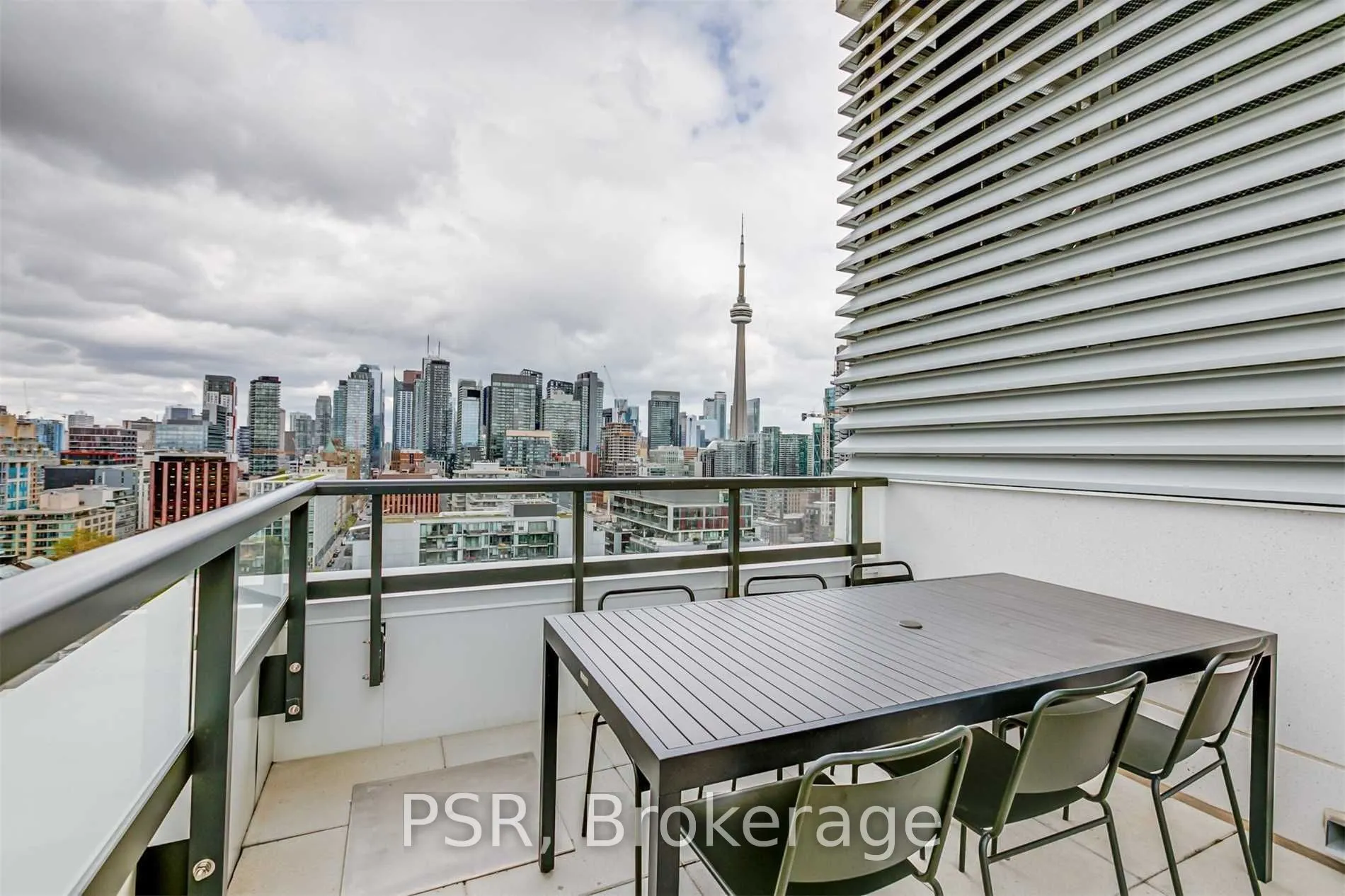 501 Adelaide Street W, #902
