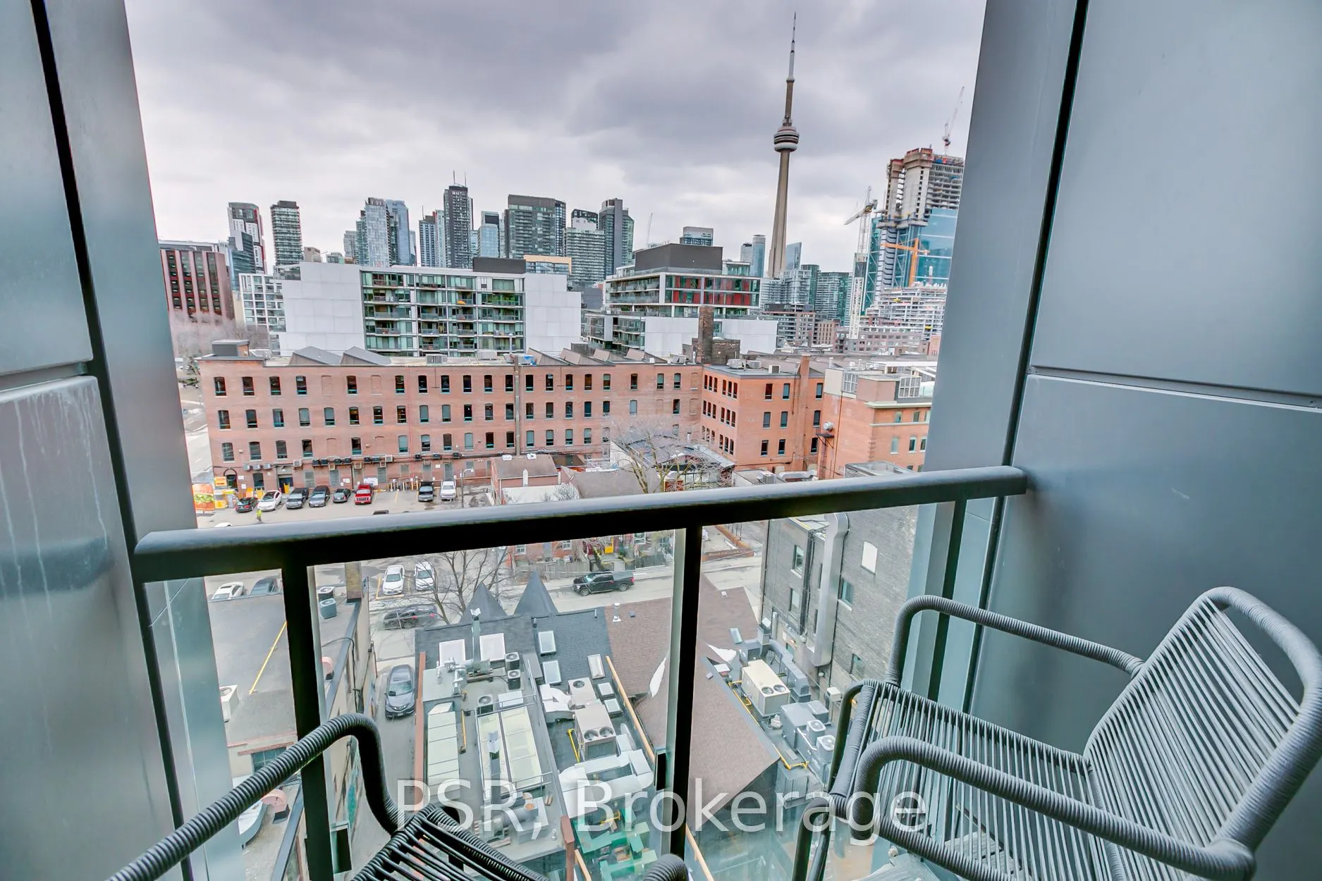 501 Adelaide Street W, #902