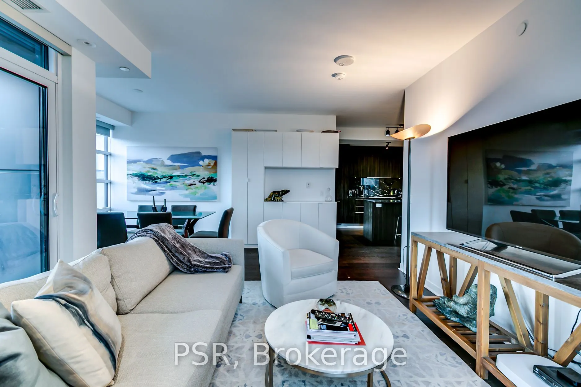 501 Adelaide Street W, #902