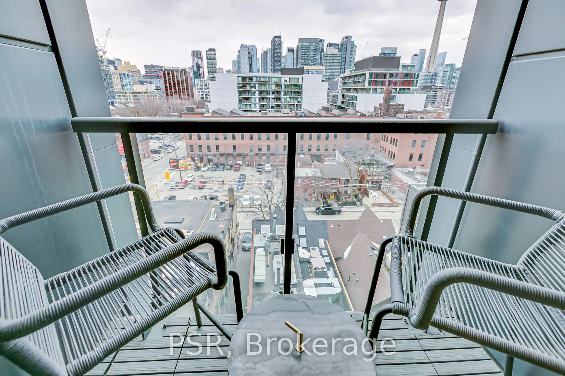 501 Adelaide Street W, #902