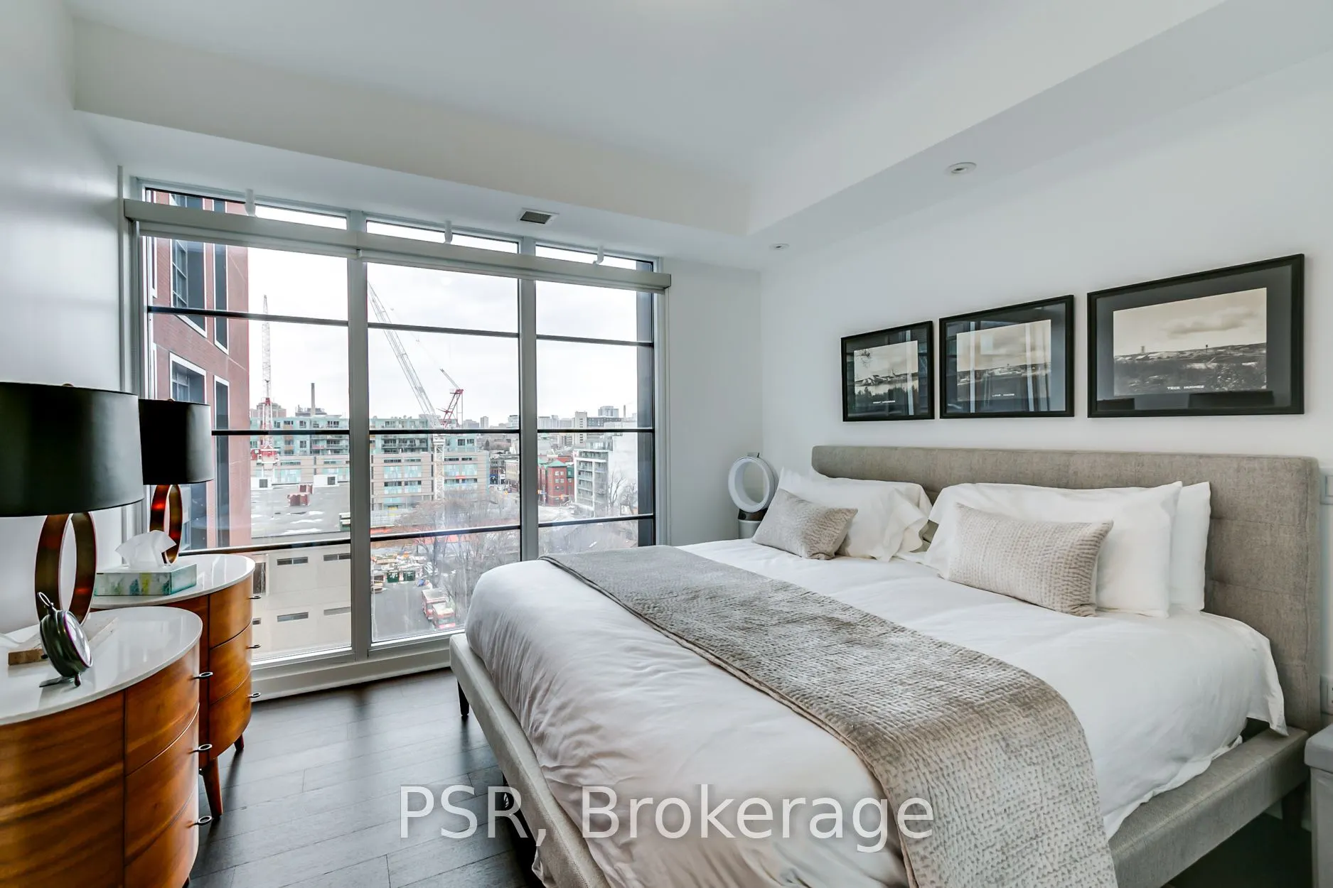 501 Adelaide Street W, #902