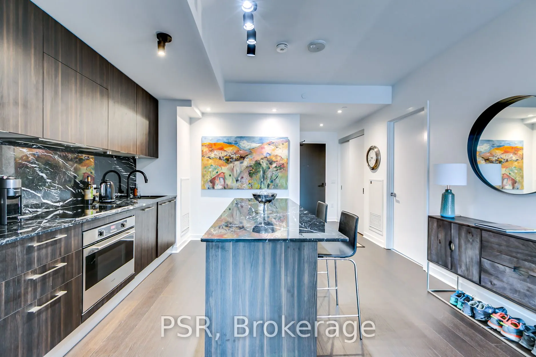 501 Adelaide Street W, #902