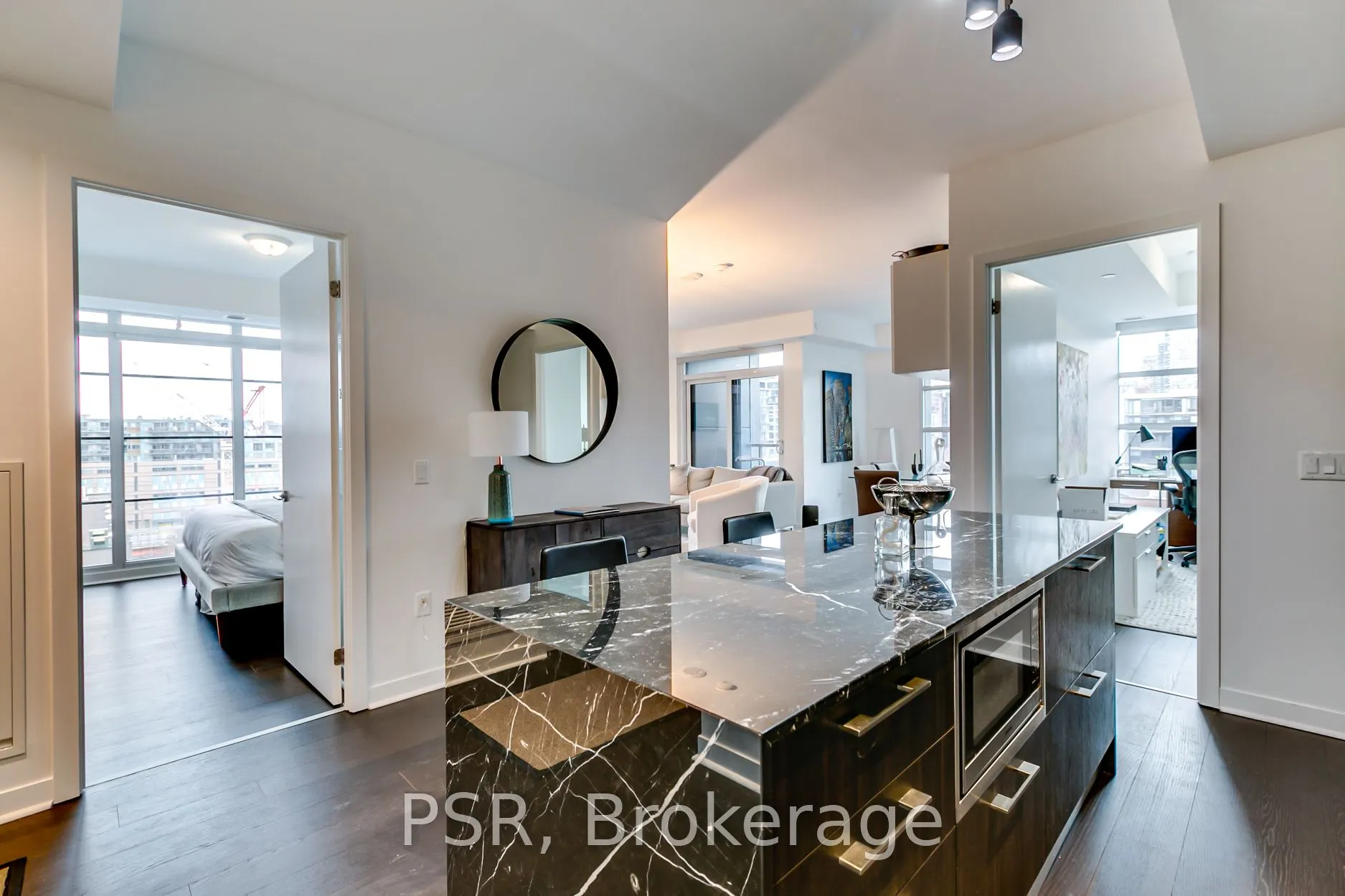 501 Adelaide Street W, #902