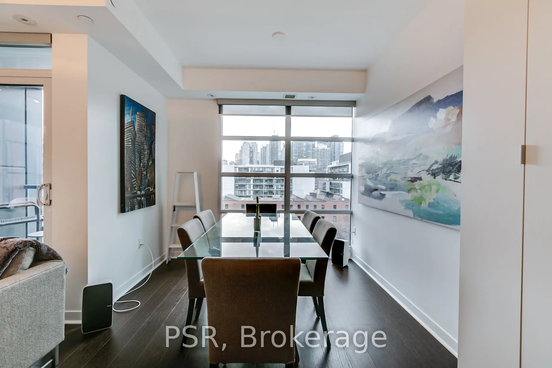 501 Adelaide Street W, #902