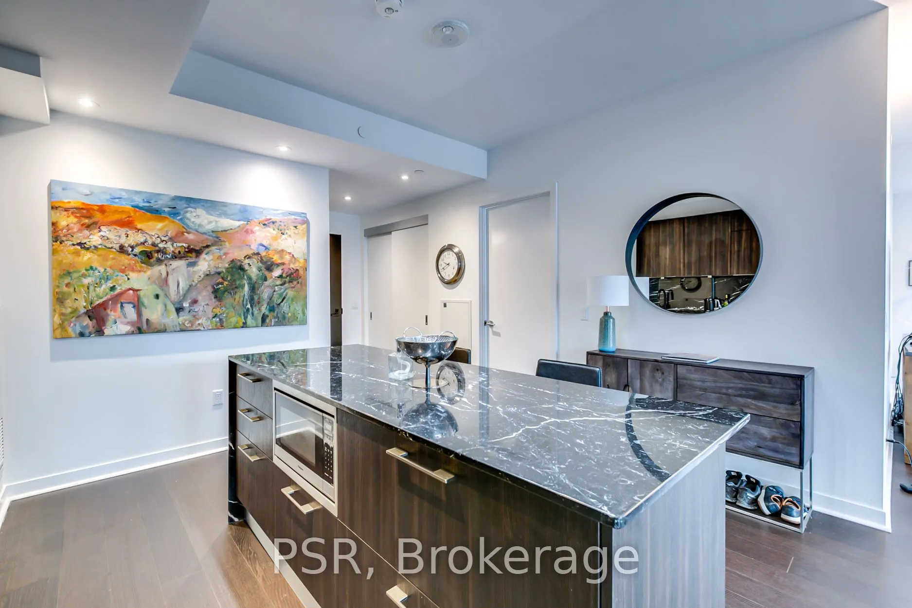 501 Adelaide Street W, #902