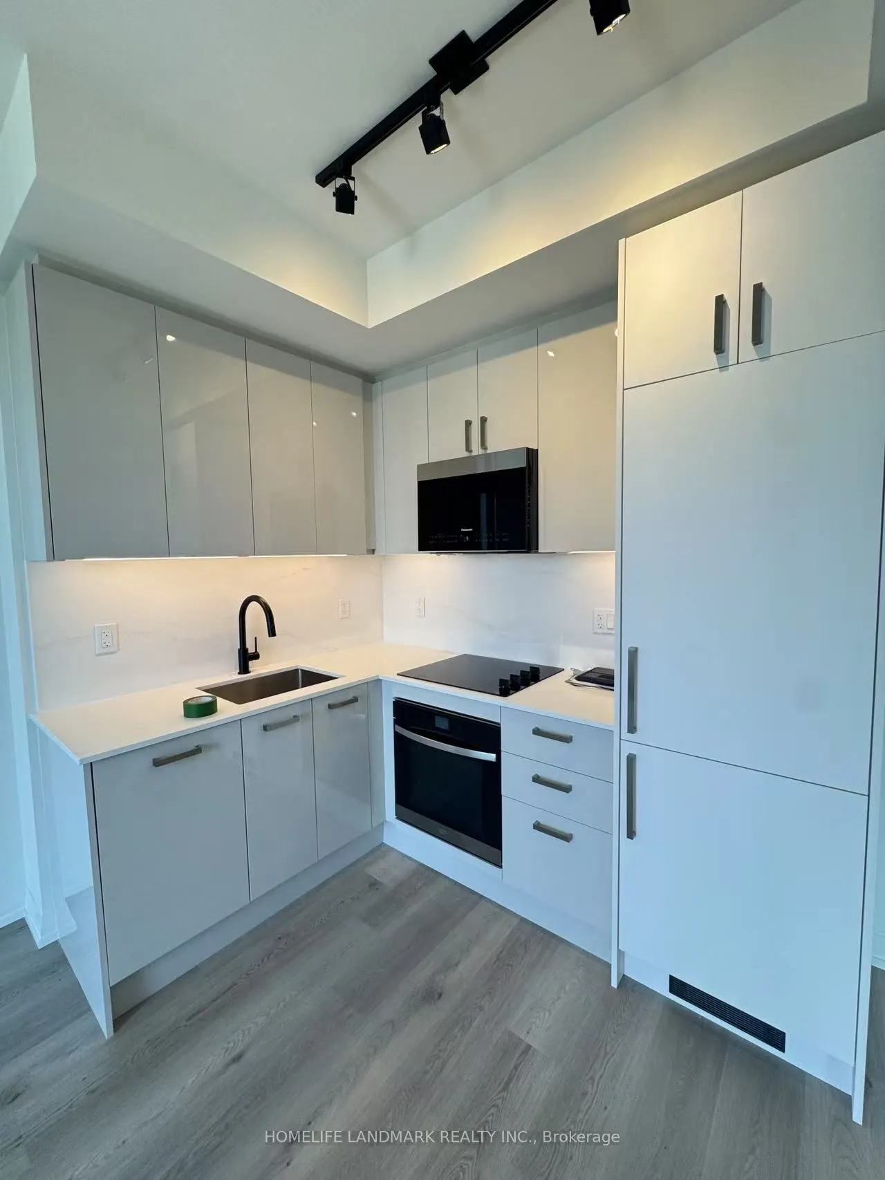 280 Dundas Street W, #1913