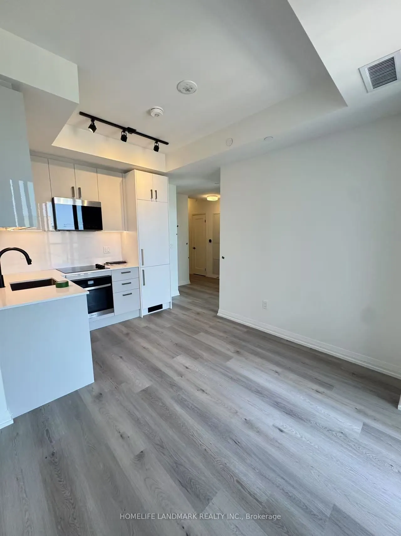 280 Dundas Street W, #1913