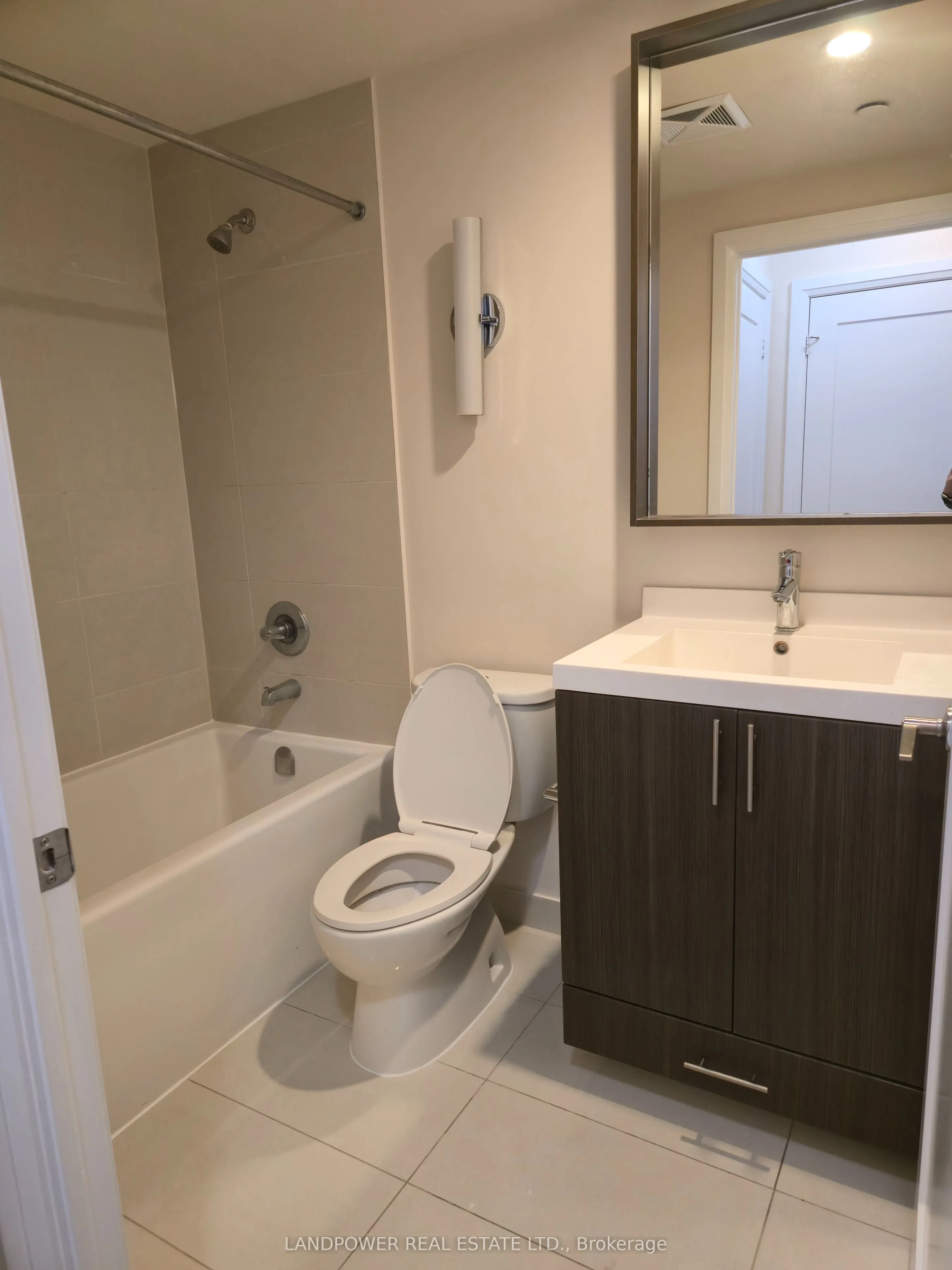 18 Graydon Hall Drive, #407