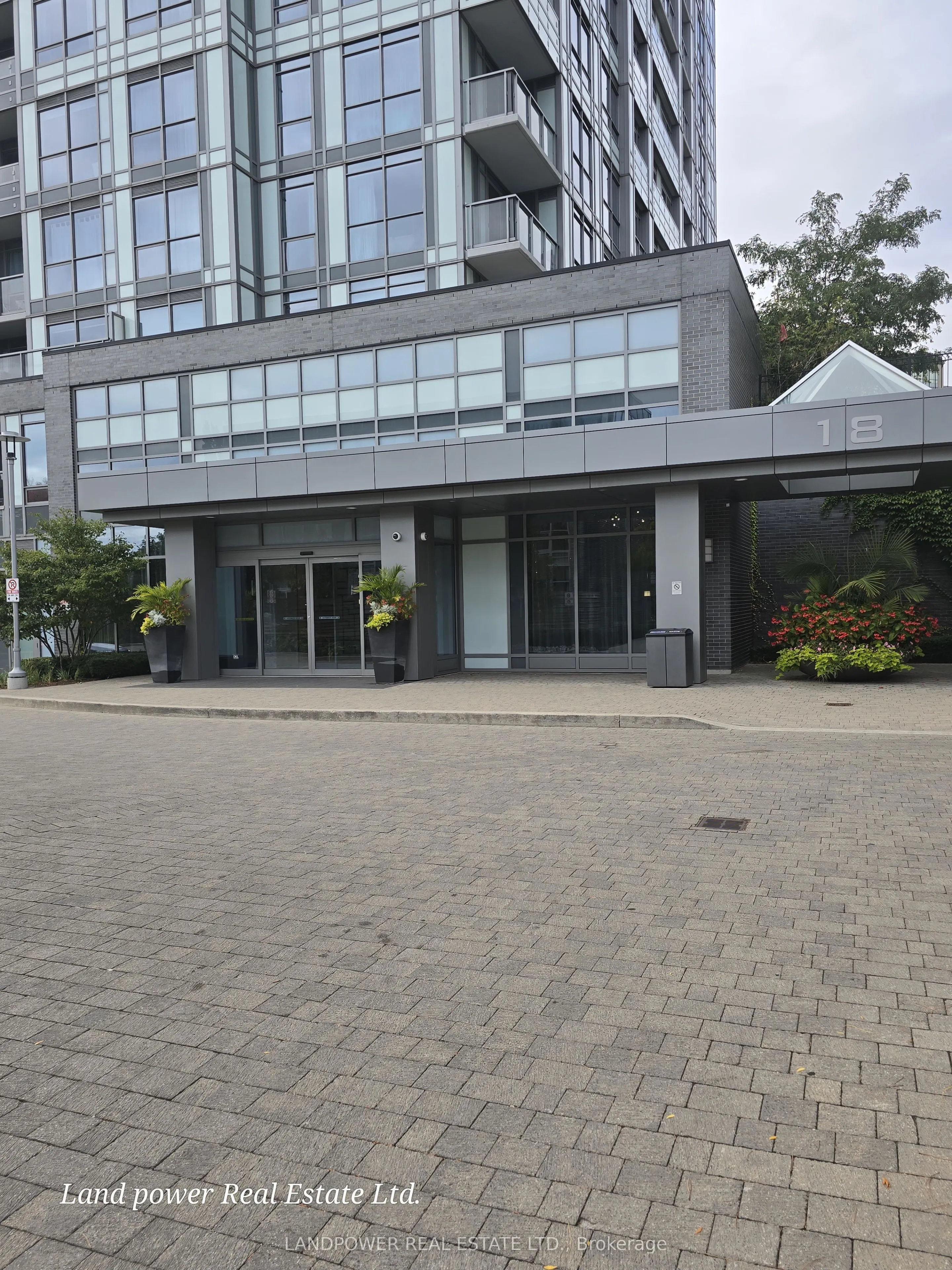 18 Graydon Hall Drive, #407