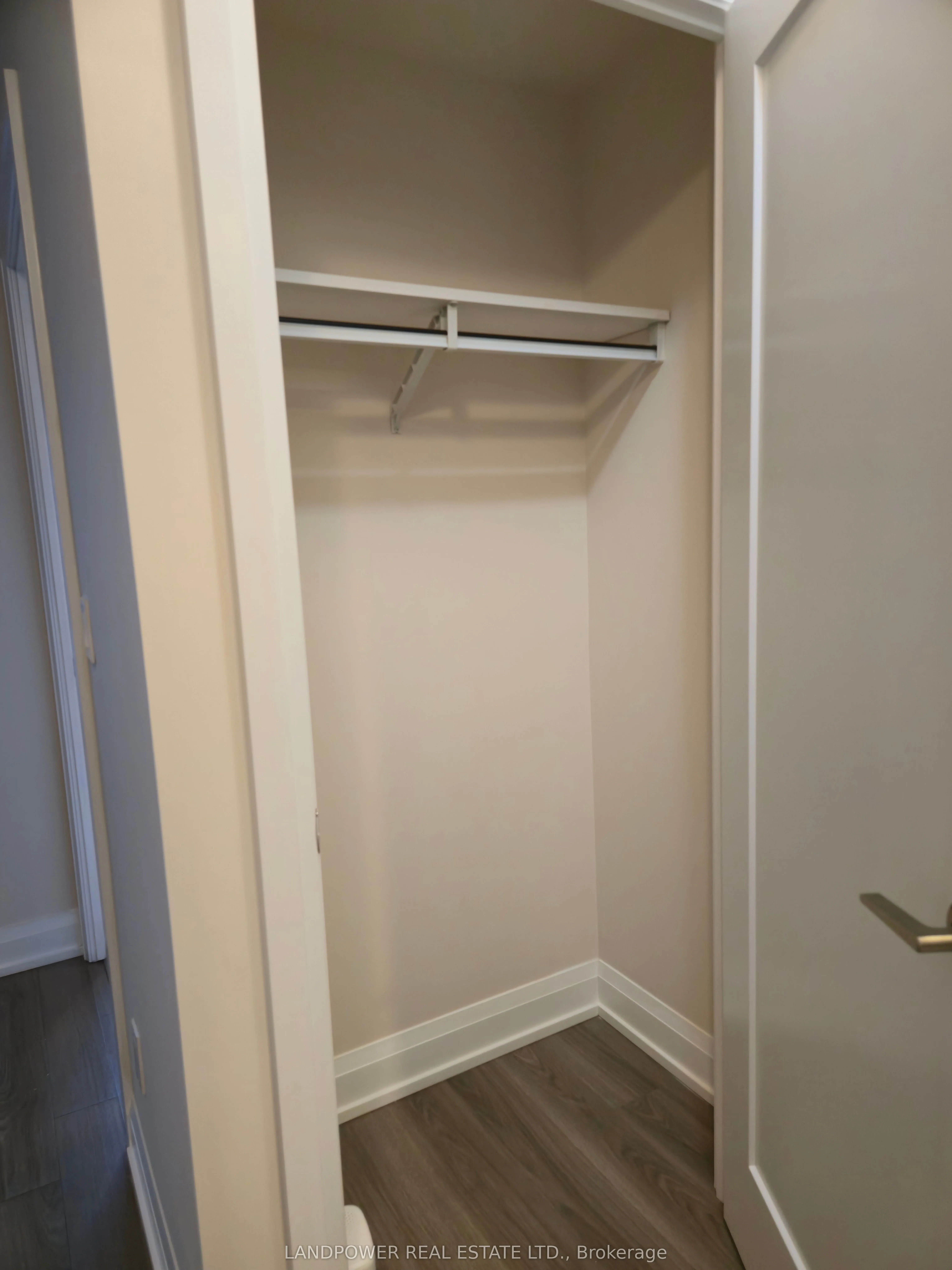 18 Graydon Hall Drive, #407