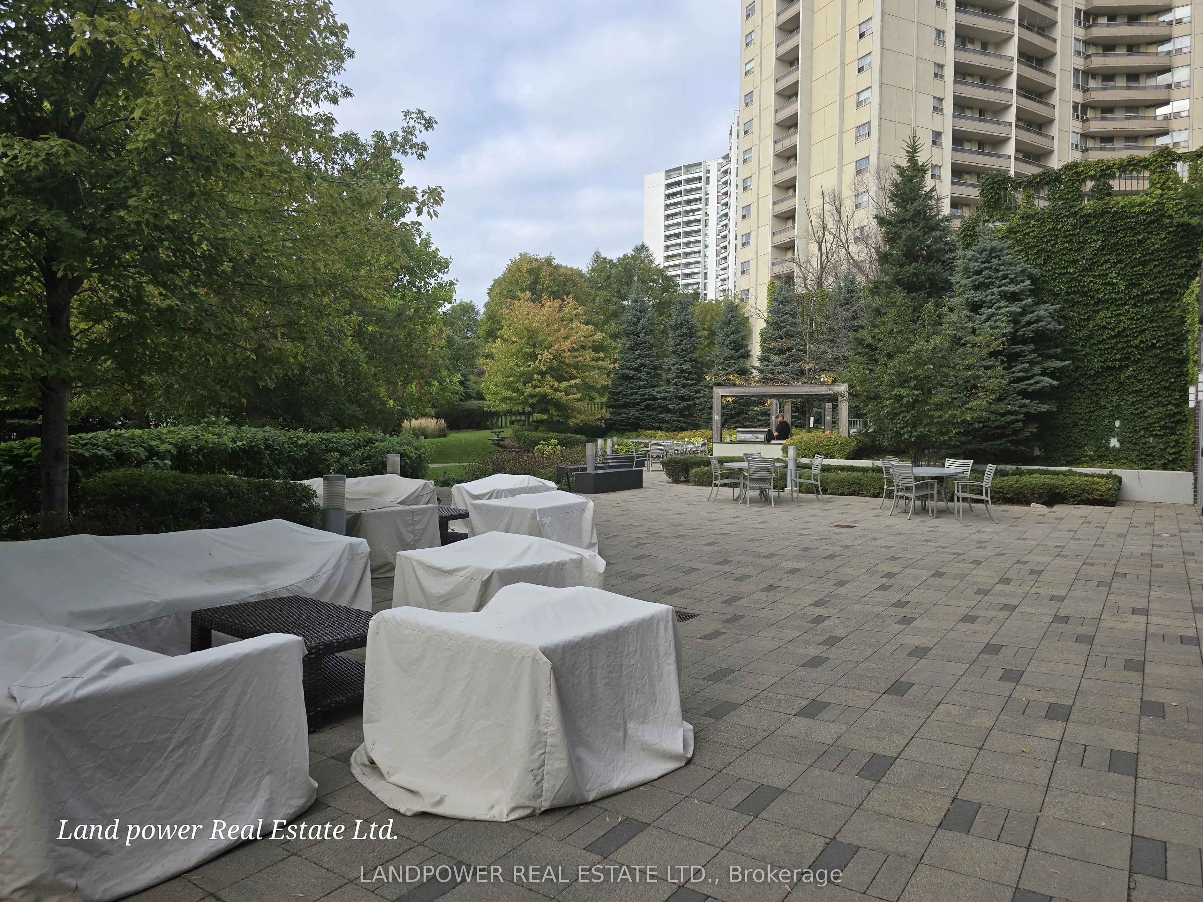 18 Graydon Hall Drive, #407