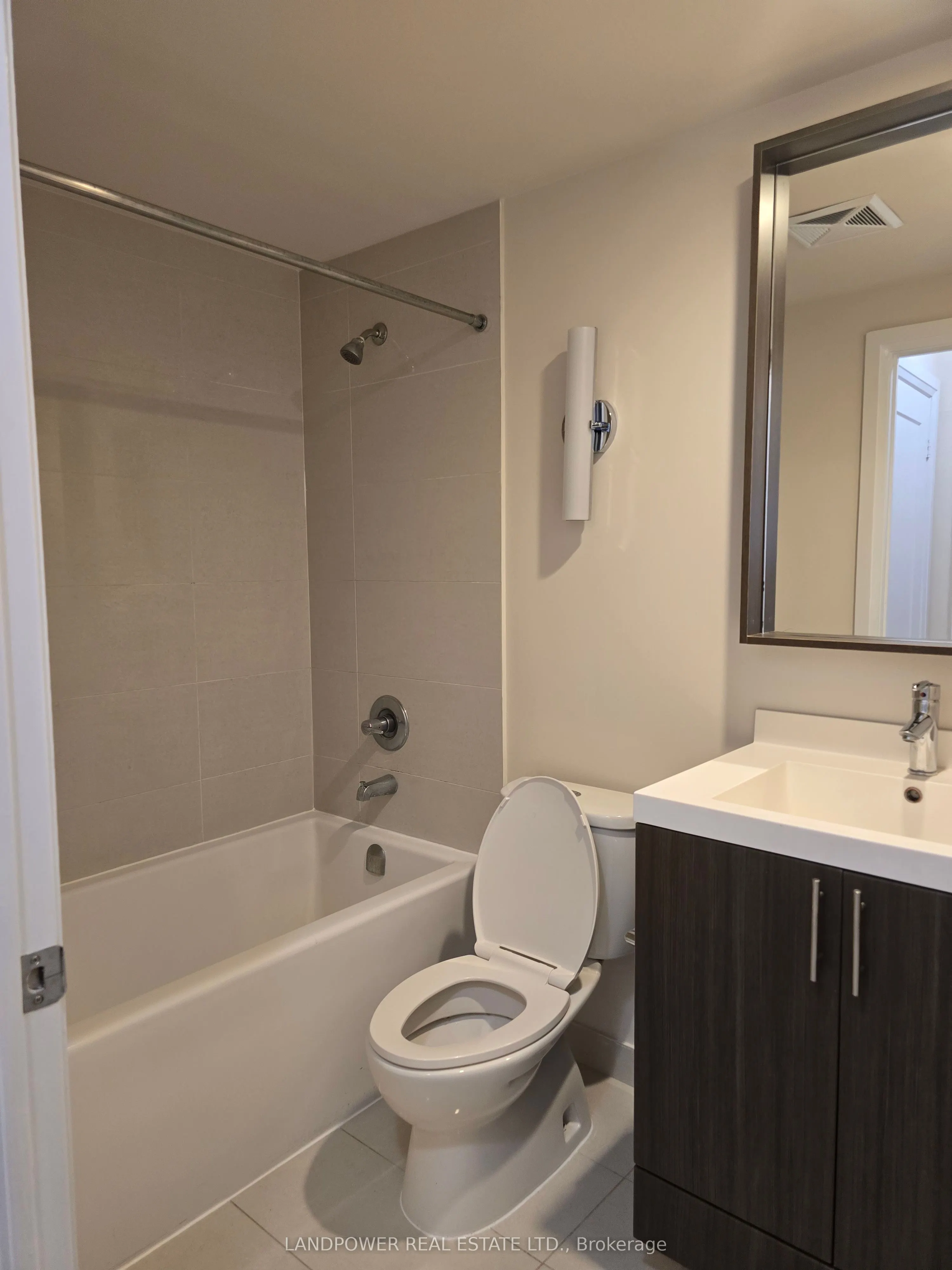 18 Graydon Hall Drive, #407